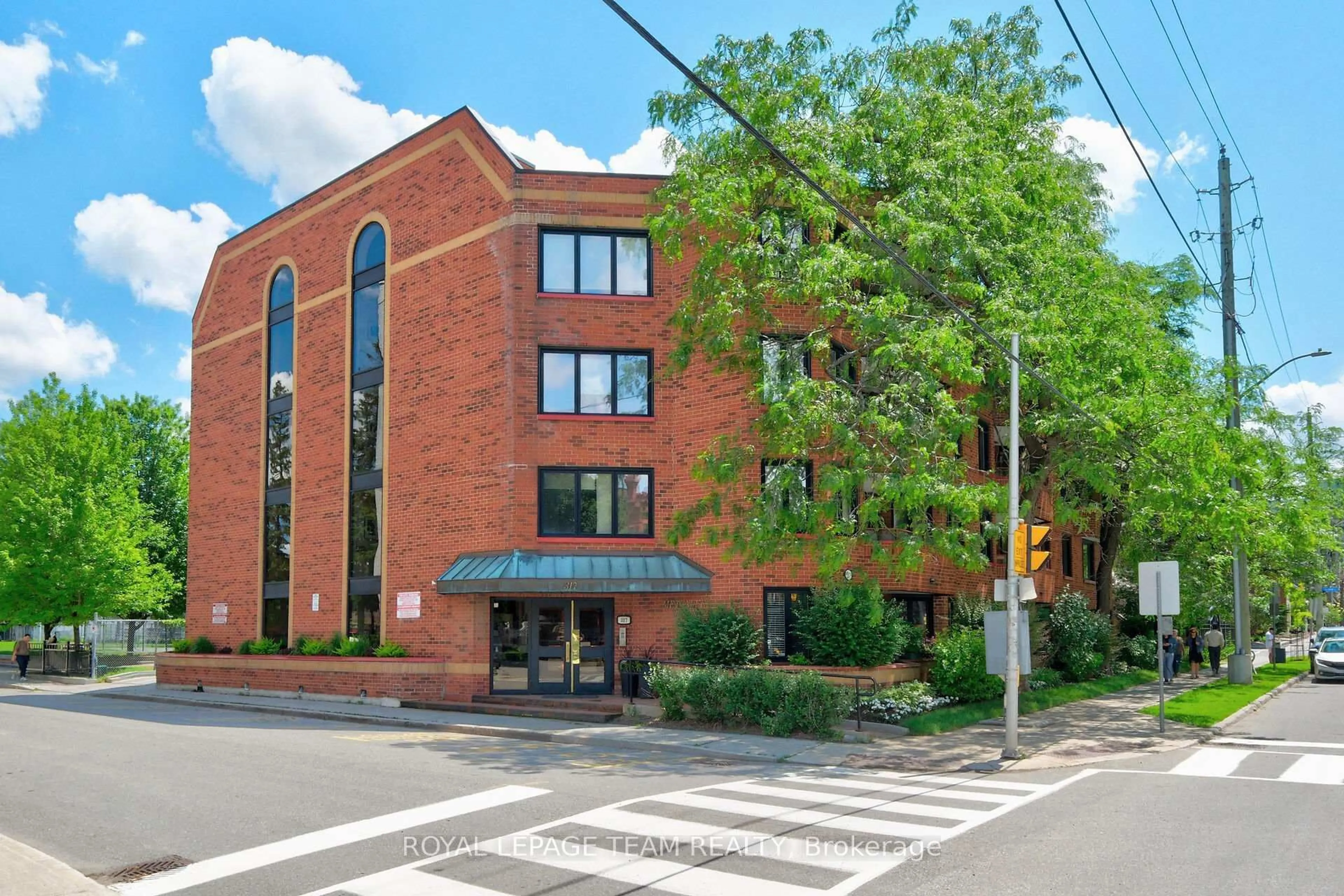 Home with brick exterior material, building for 317 Metcalfe St #302, Ottawa Ontario K2P 1S3