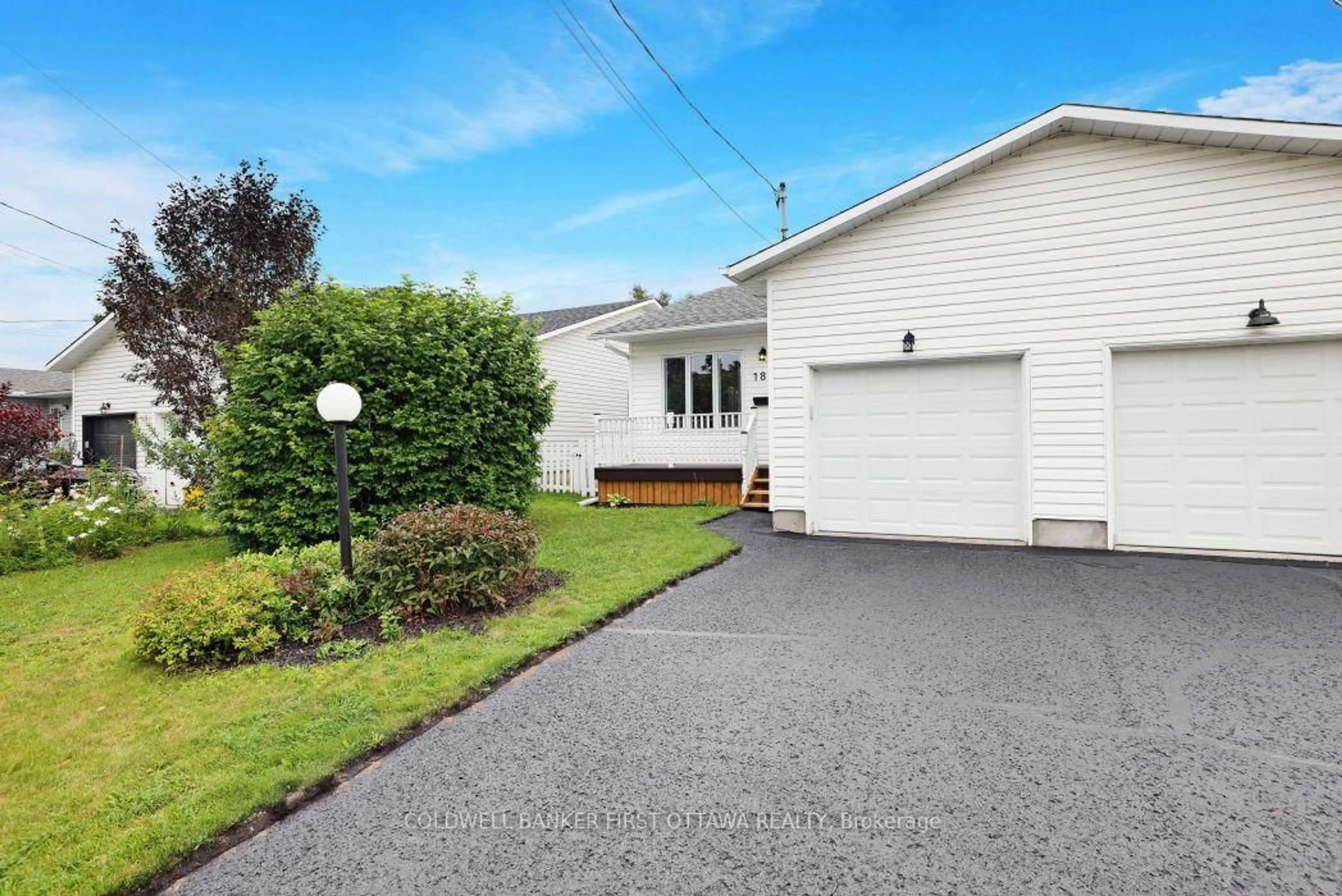 A pic from outside/outdoor area/front of a property/back of a property/a pic from drone, street for 184 Morris St, Carleton Place Ontario K7C 4M8