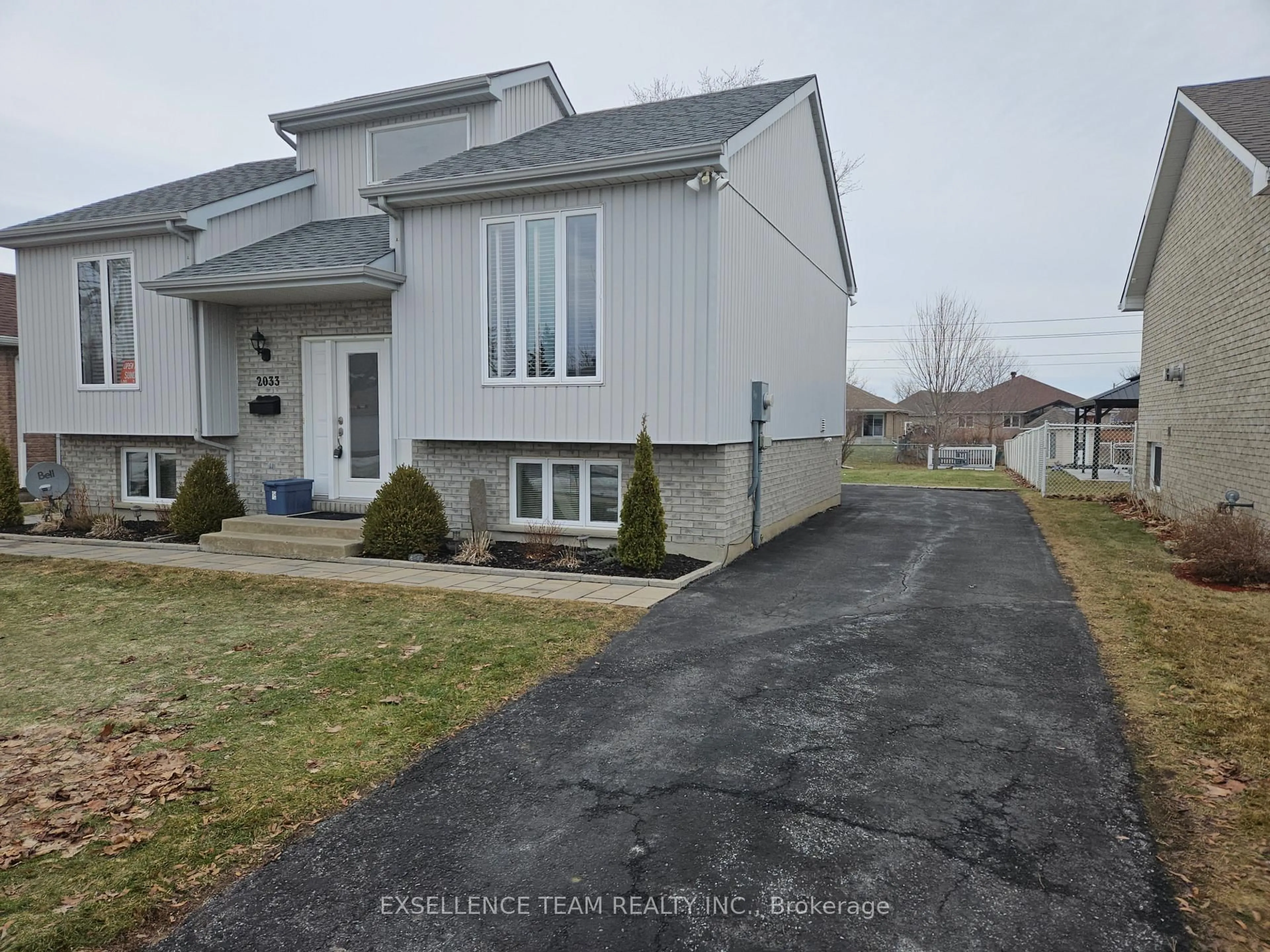 Unknown for 2033 Concorde St, Cornwall Ontario K6H 6M3