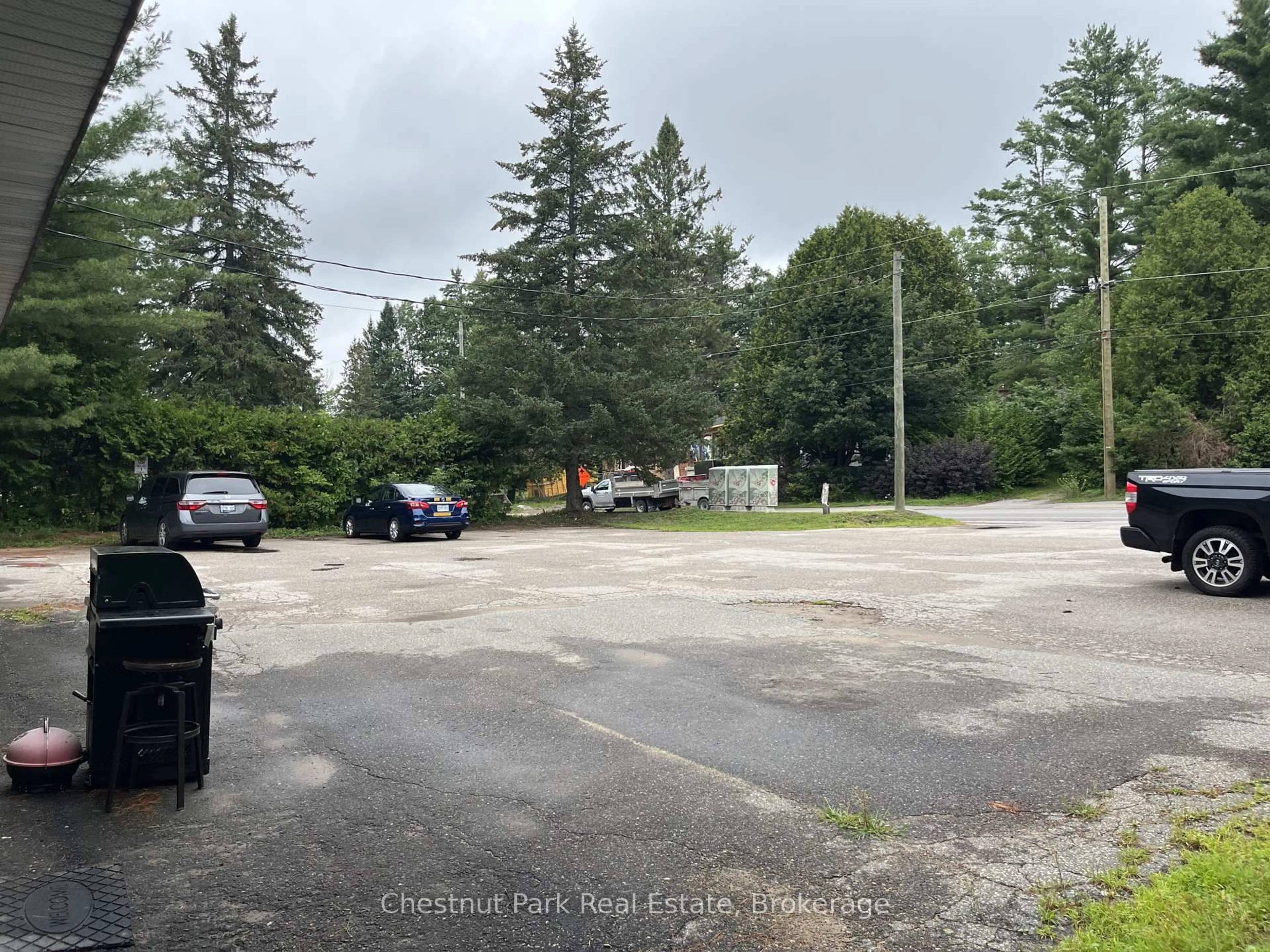 Parking for 368 Manitoba St, Bracebridge Ontario P1L 2C7