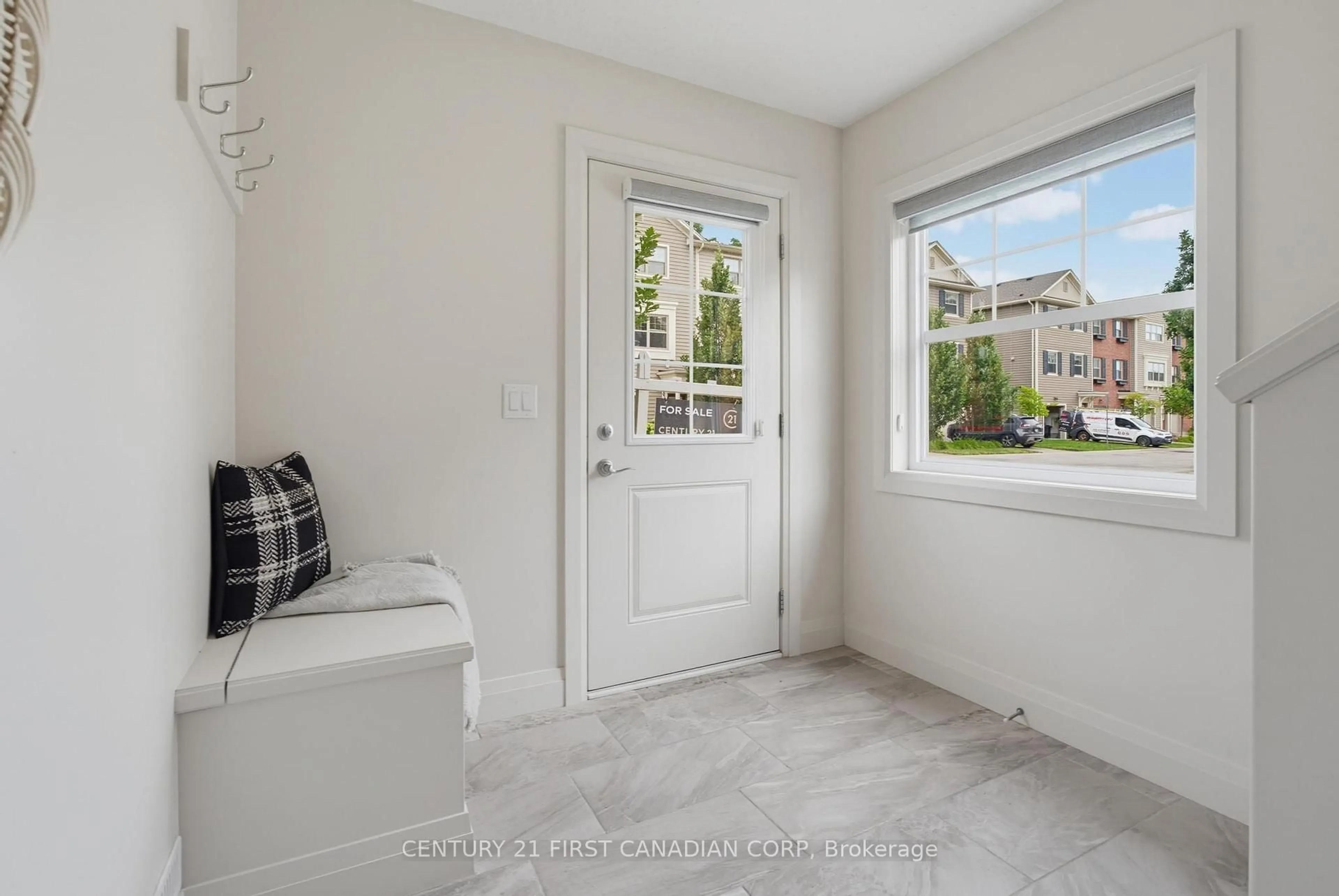 Indoor entryway for 1040 CORONATION Dr #71, London North Ontario N6G 0R8