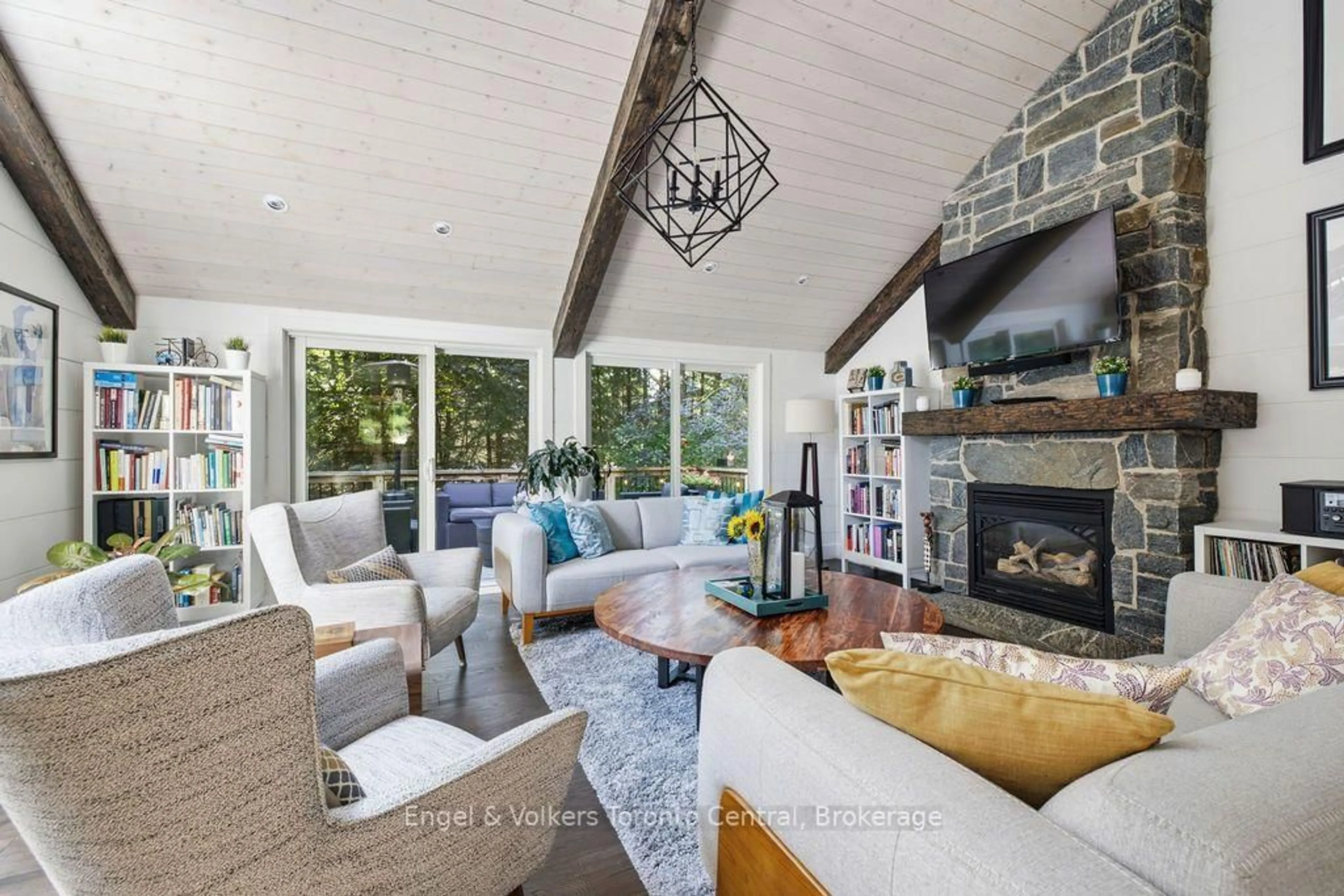 Living room with furniture, unknown for 8 Bartlett Dr, Seguin Ontario P2A 2W8