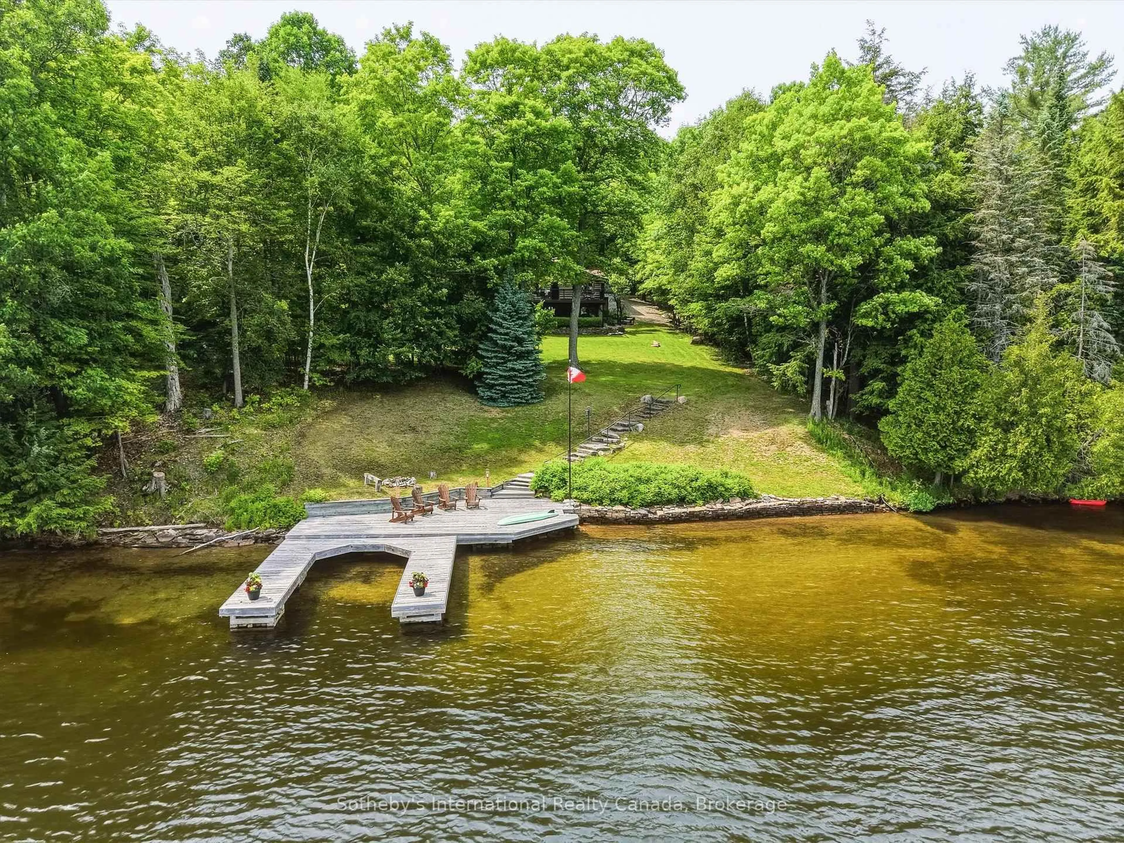 A pic from outside/outdoor area/front of a property/back of a property/a pic from drone, water/lake/river/ocean view for 1054 Hilltop Cres, Lake of Bays Ontario P0A 1H0