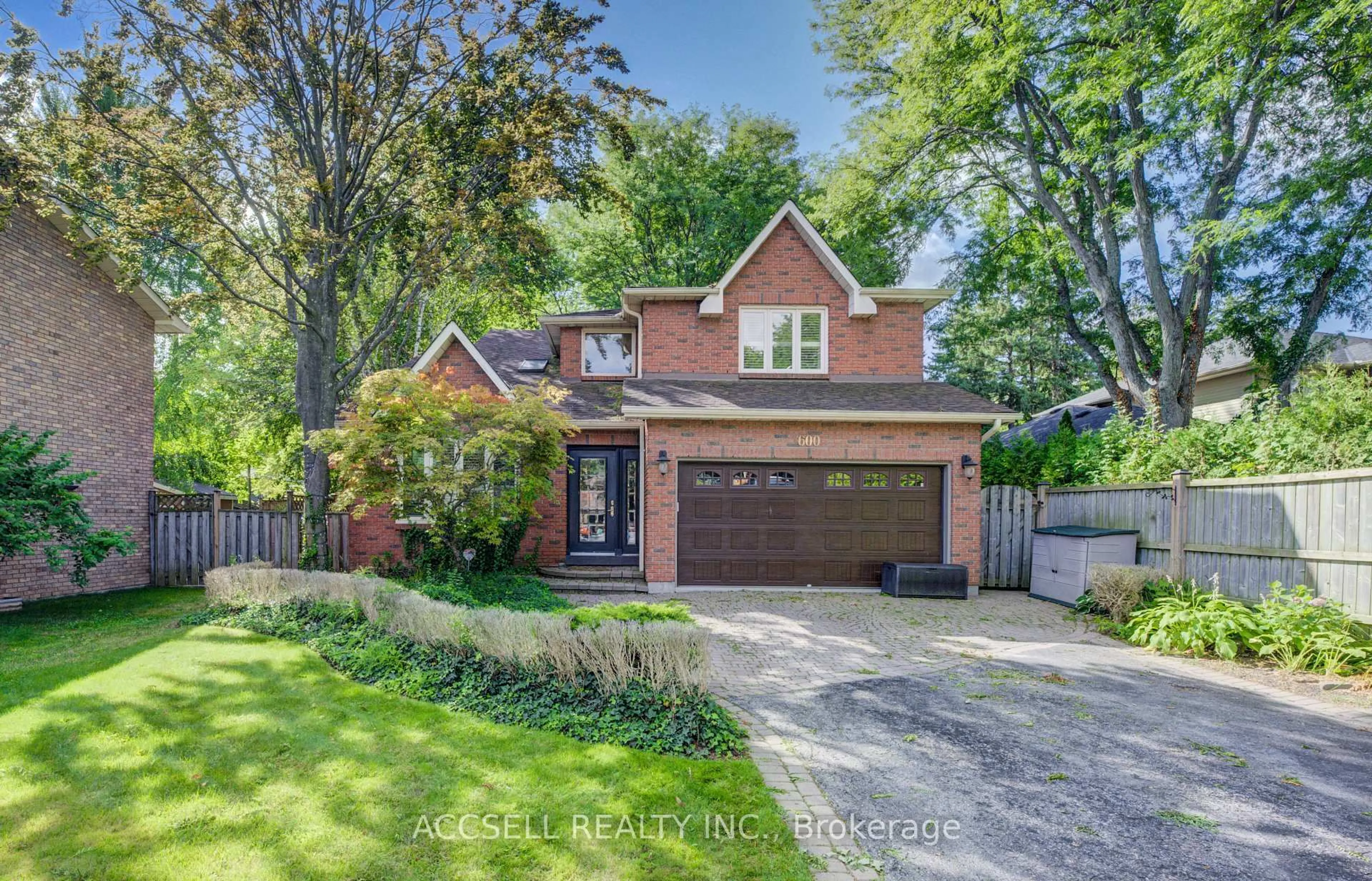 Home with brick exterior material, street for 600 Highvalley Rd, Hamilton Ontario L9G 3X3