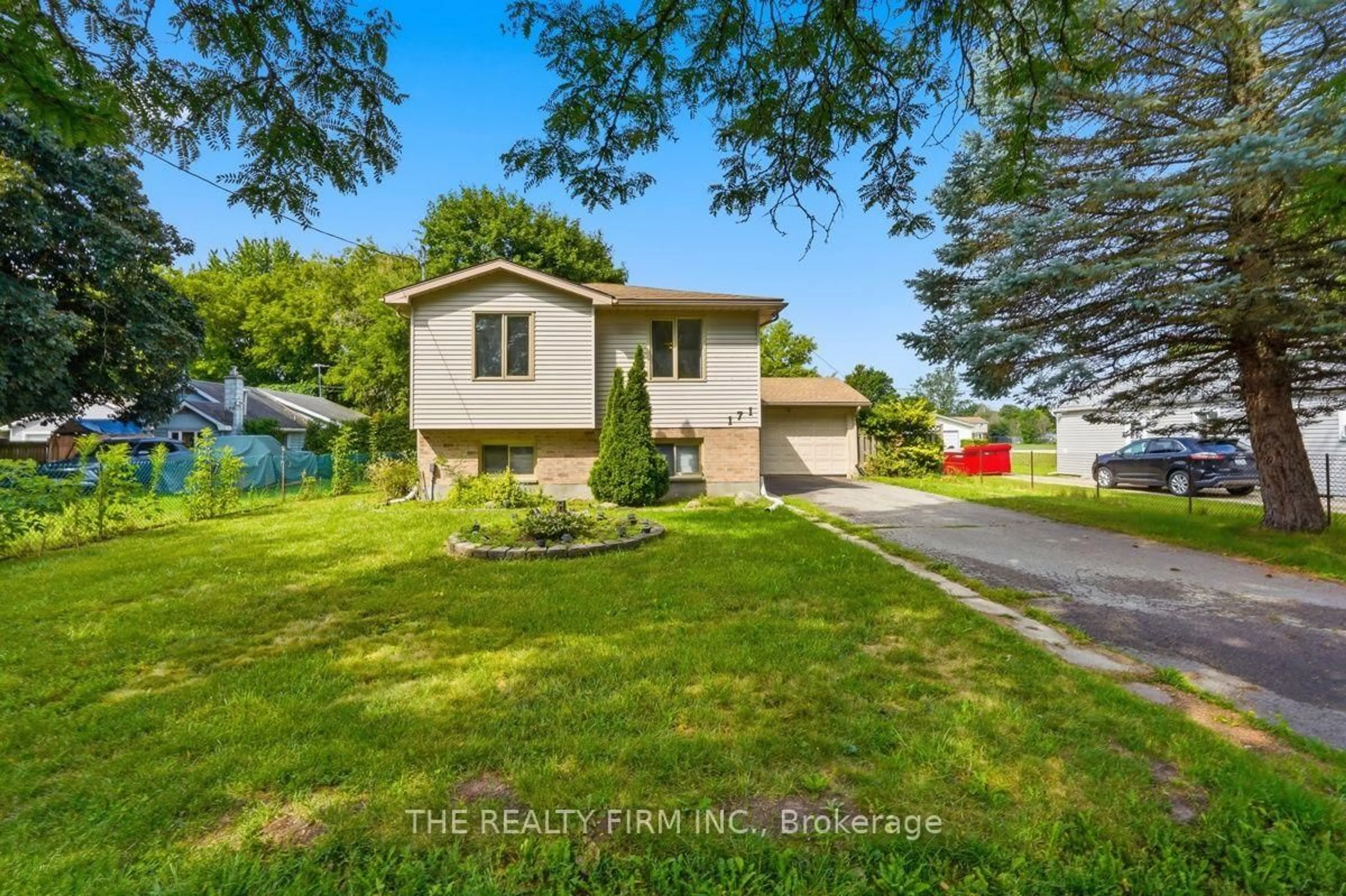 Home with vinyl exterior material, street for 171 Mcnay St, London East Ontario N5Y 1L2