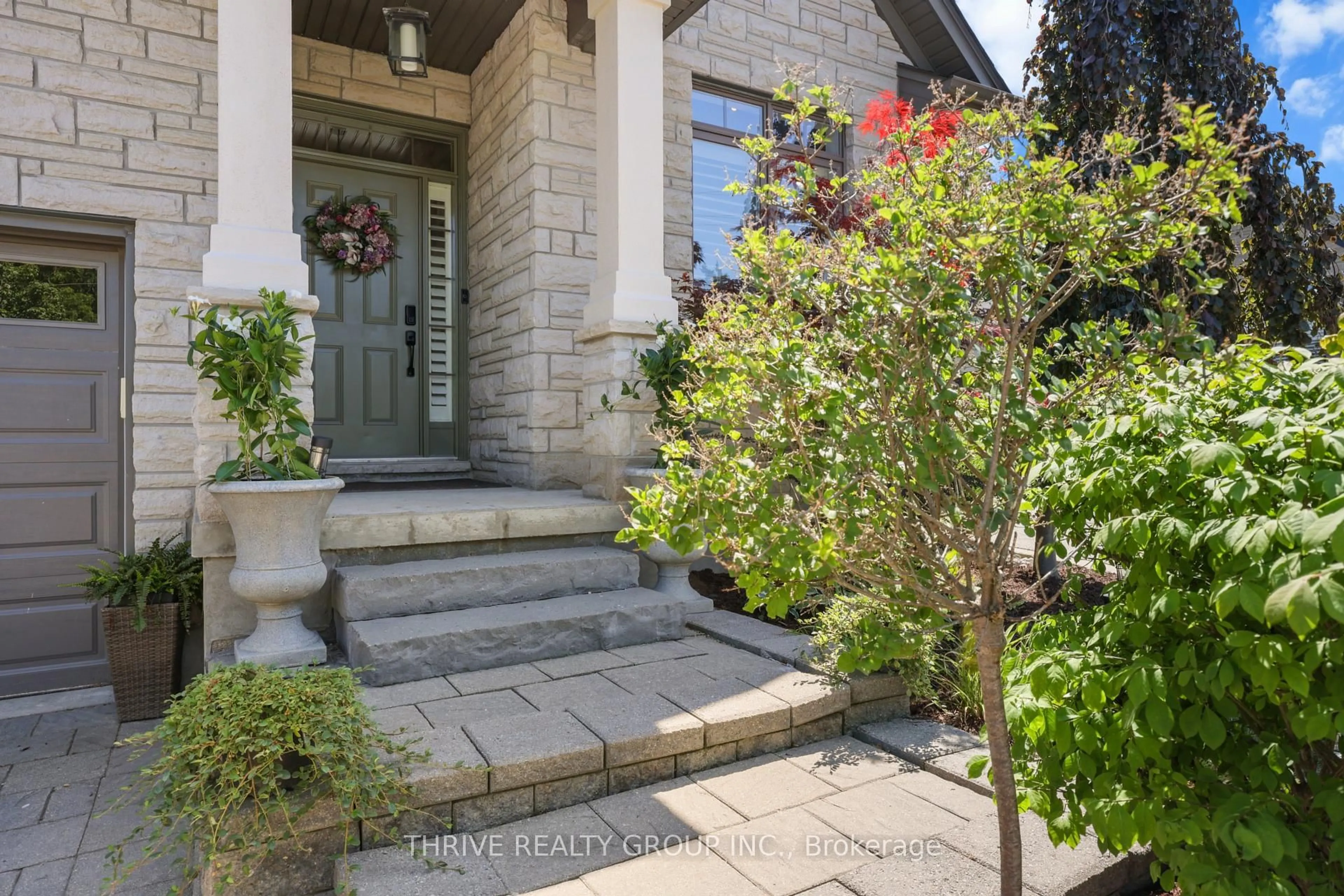 Indoor entryway for 696 Commissioners Rd #5, London South Ontario N6K 1B9