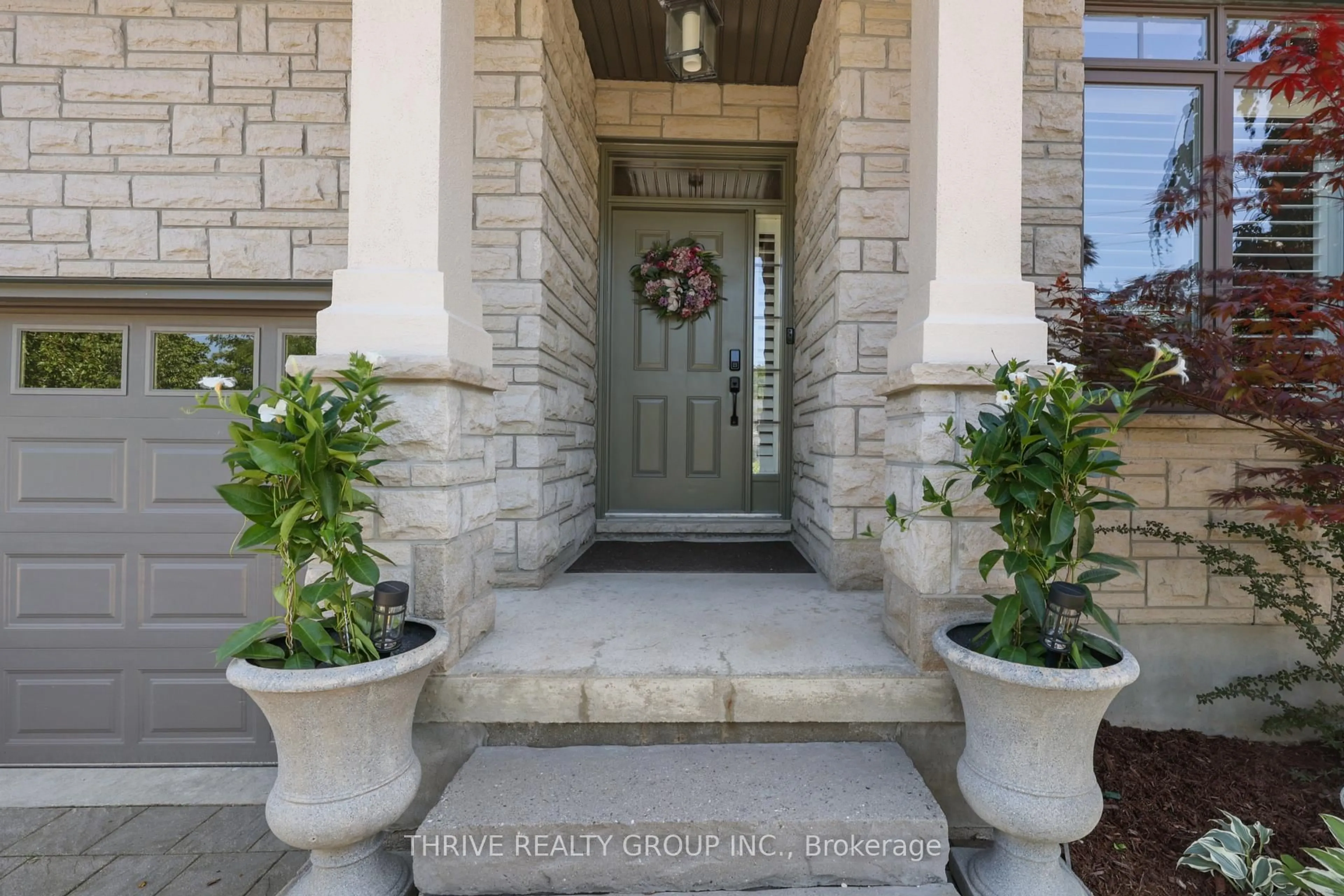 Indoor entryway for 696 Commissioners Rd #5, London South Ontario N6K 1B9