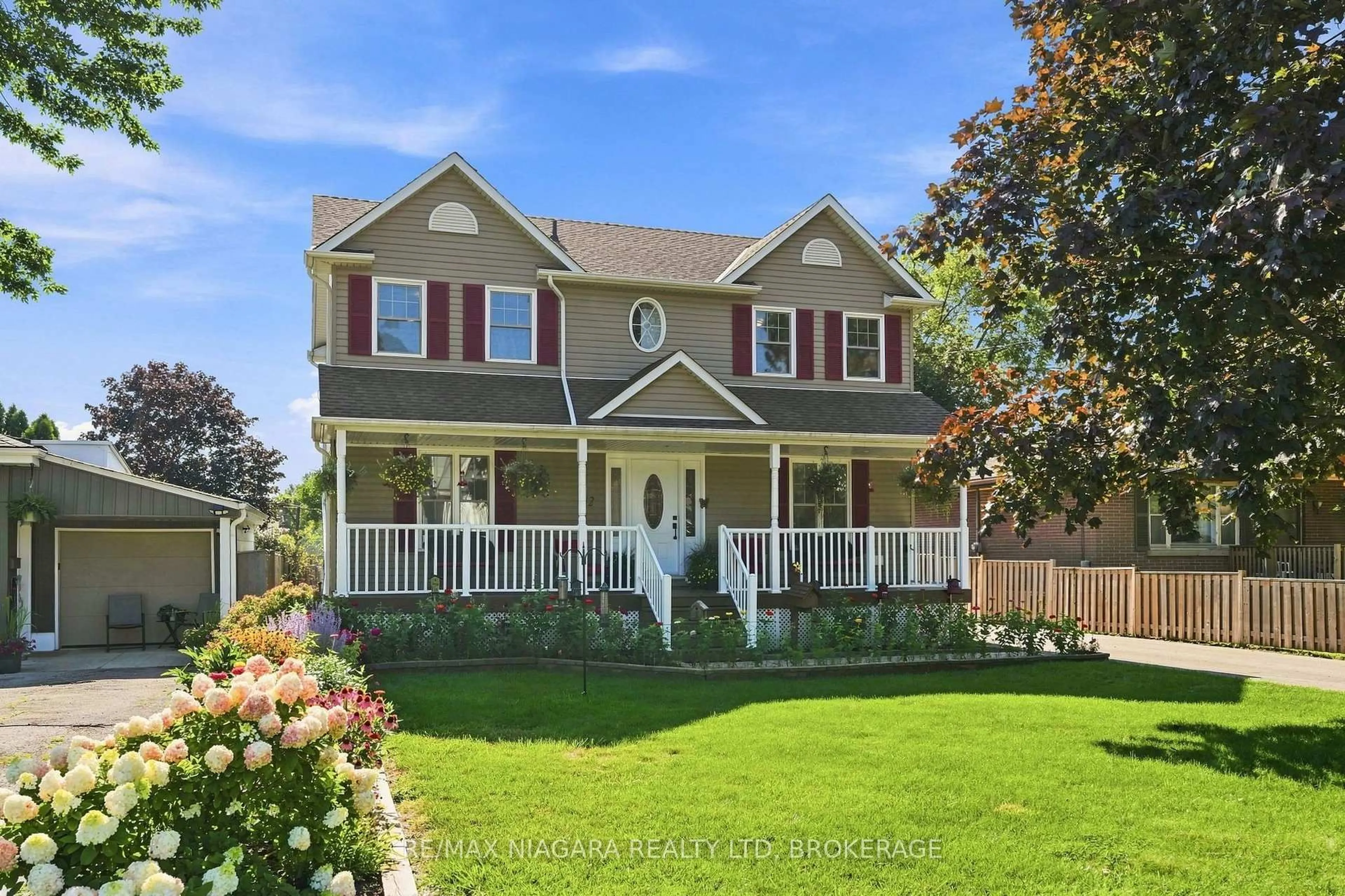 Home with vinyl exterior material, street for 12 Lakeview Ave, Grimsby Ontario L3M 3M1