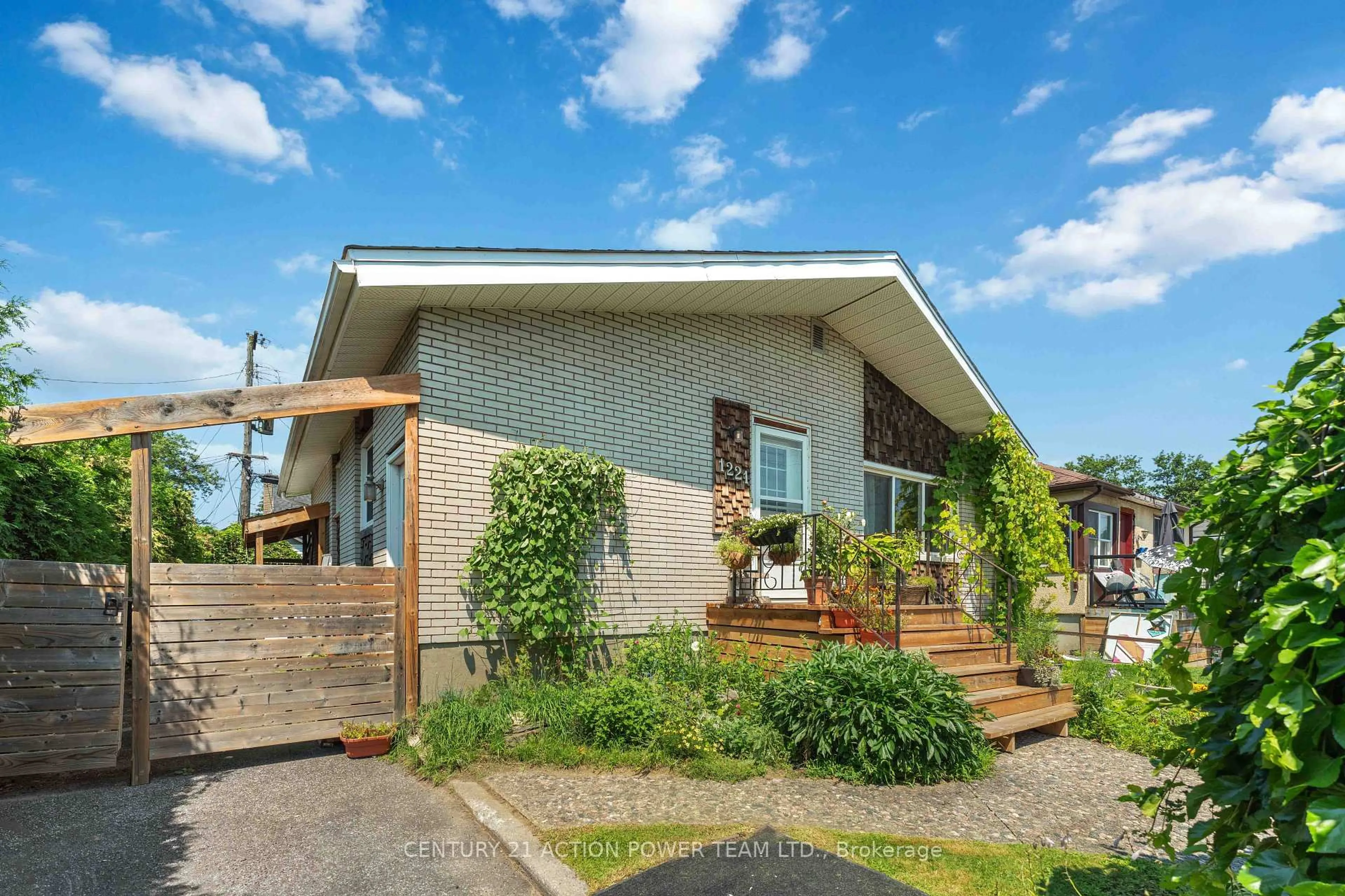 Home with brick exterior material, building for 1221 Kitchener Ave, Ottawa Ontario K1V 6W4