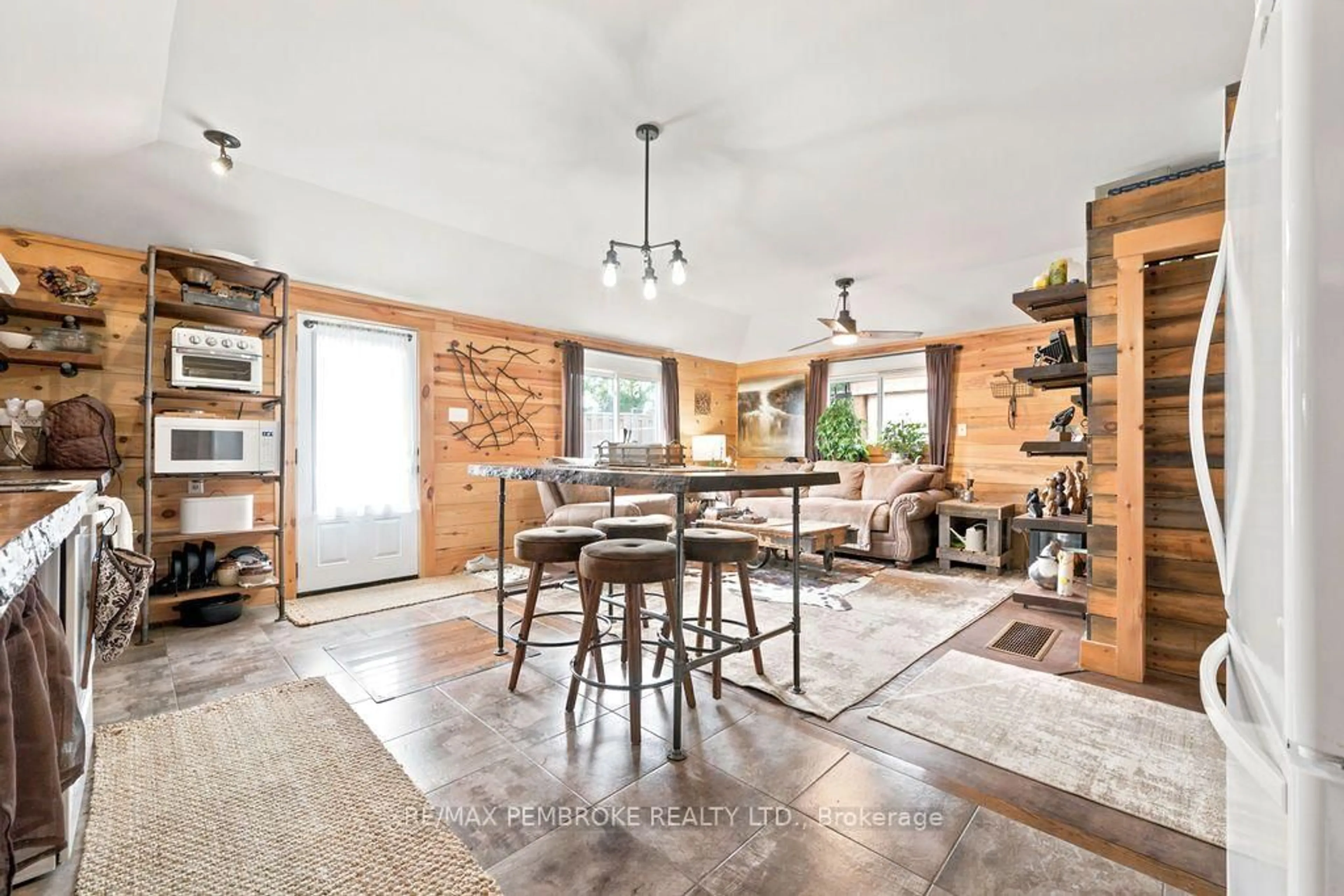 Open concept kitchen, unknown for 890 Lea St, Pembroke Ontario K8A 6H7