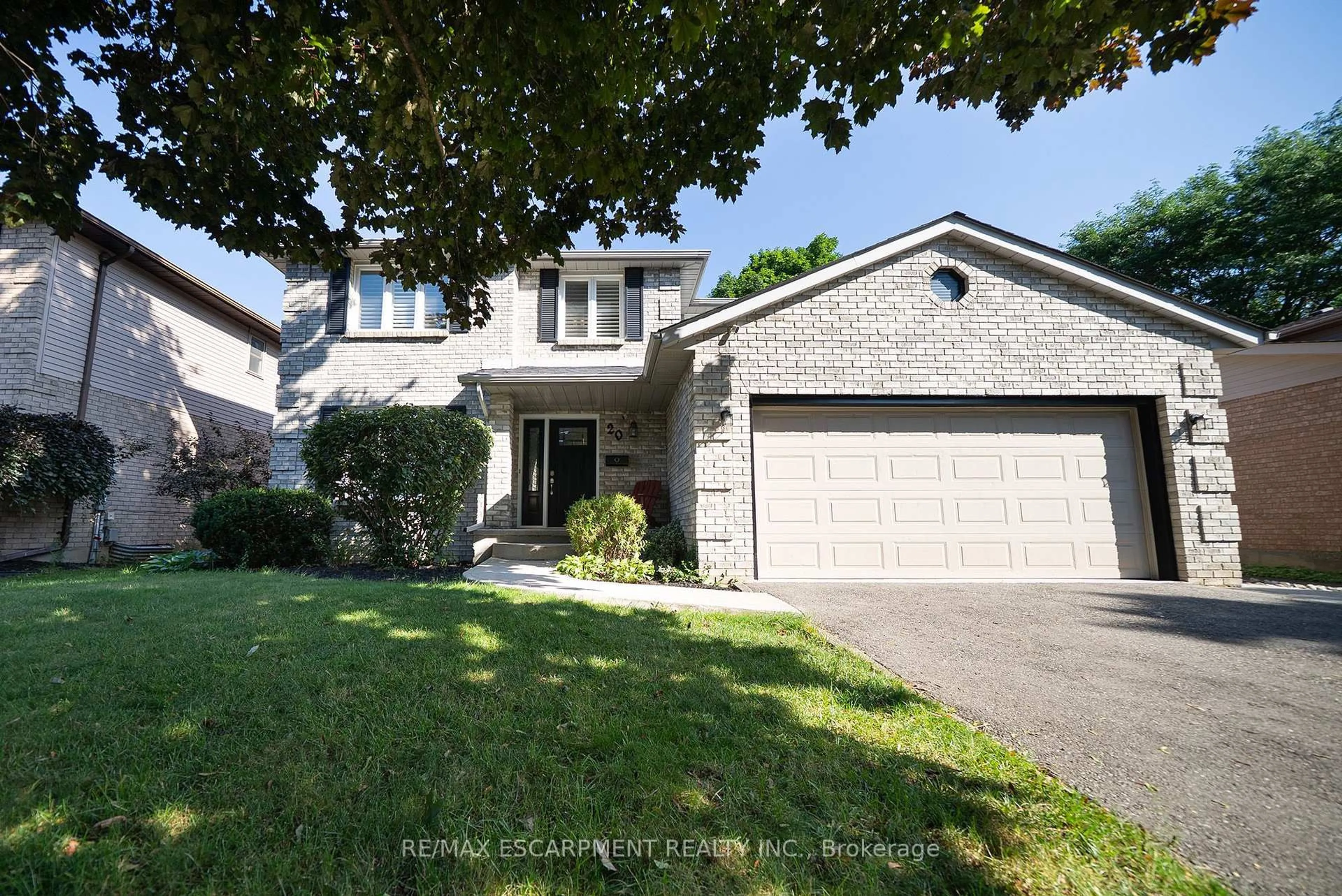 Home with brick exterior material, street for 20 Hogarth Rd, Brantford Ontario N3T 6E8
