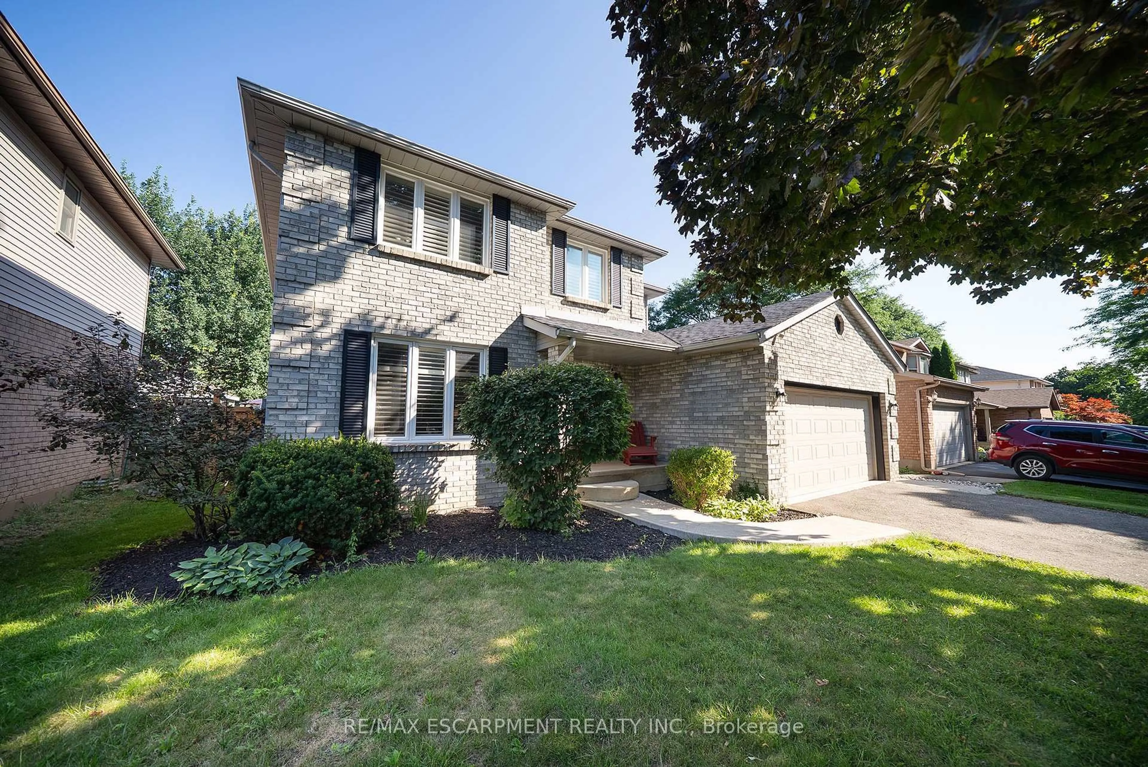 Home with brick exterior material, street for 20 Hogarth Rd, Brantford Ontario N3T 6E8