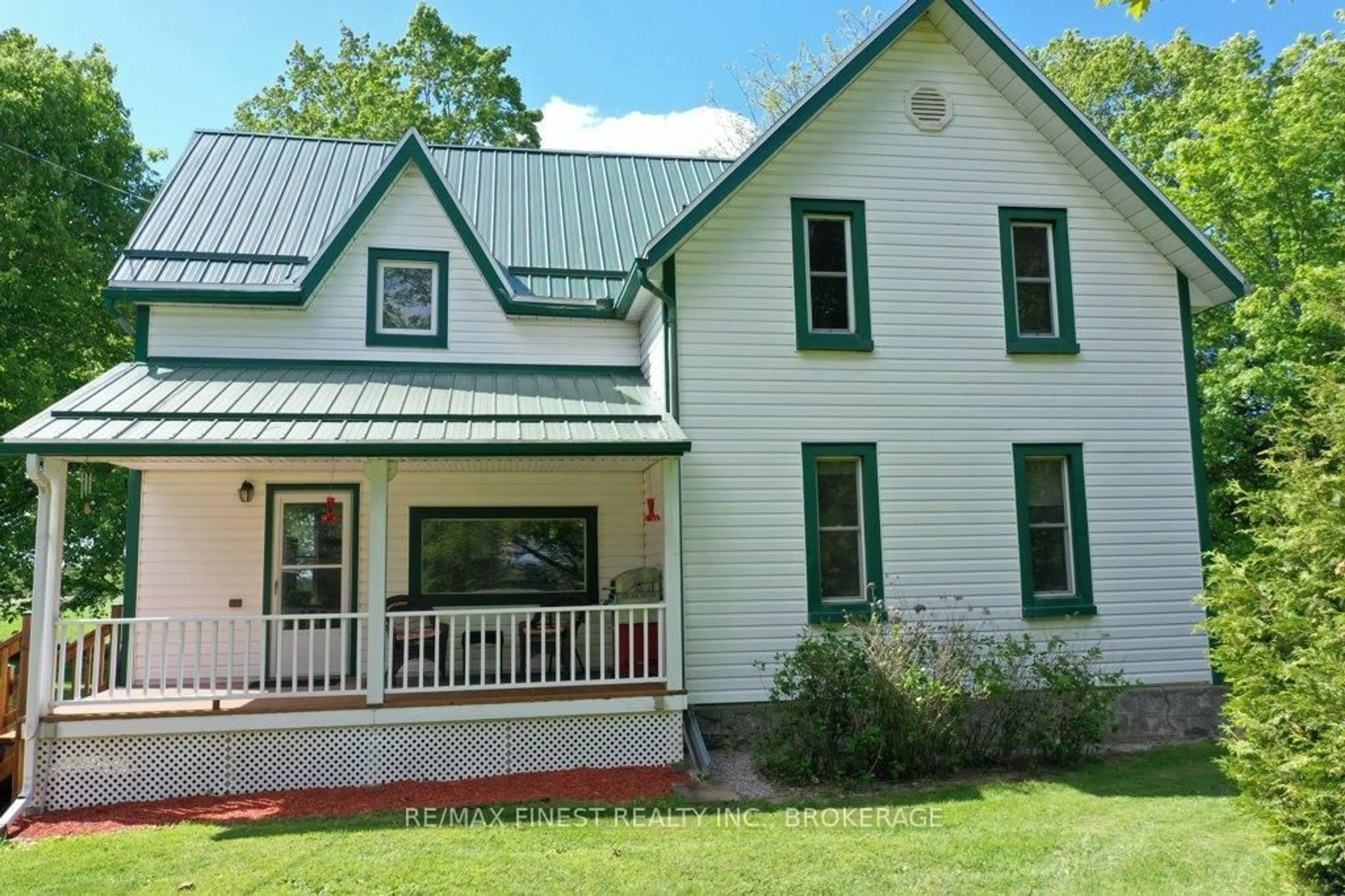 Home with vinyl exterior material, building for 697 Warburton Rd, Front of Leeds & Seeleys Bay Ontario K0E 1L0