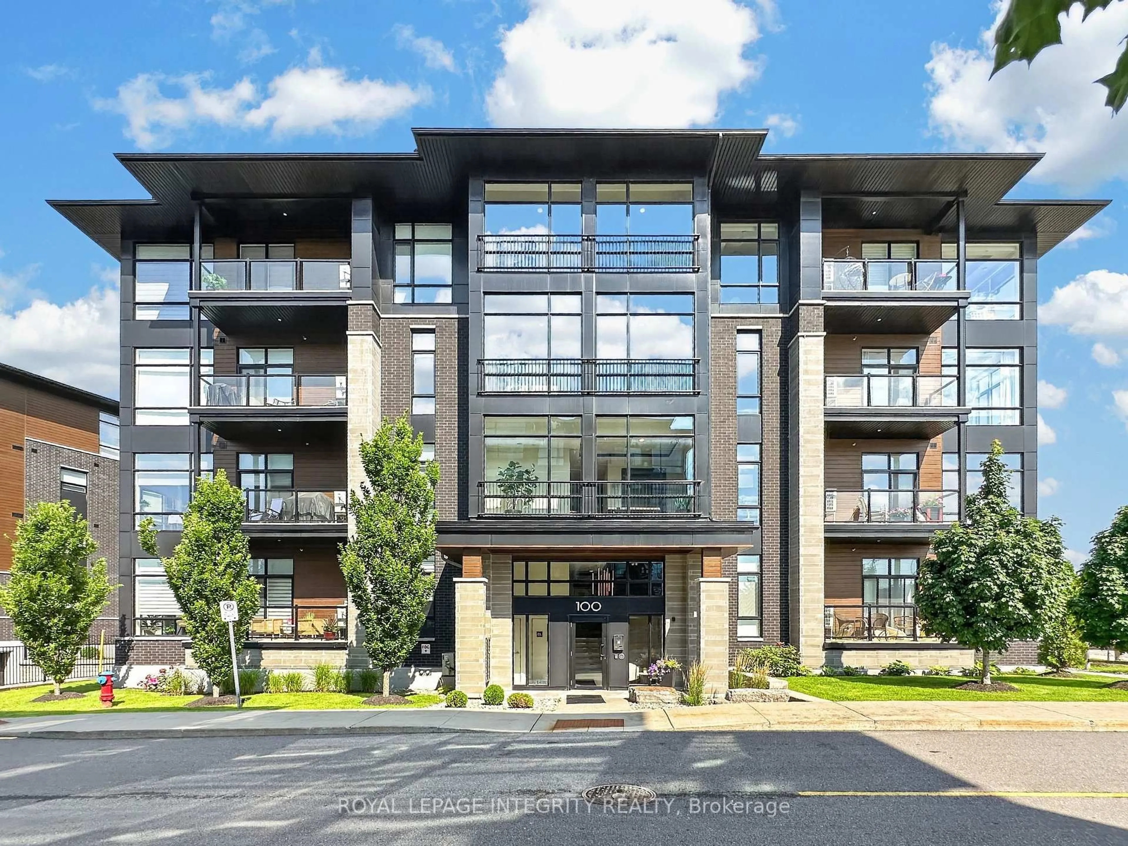 Indoor foyer for 100 Cortile Private #303, Ottawa Ontario K1V 2S8