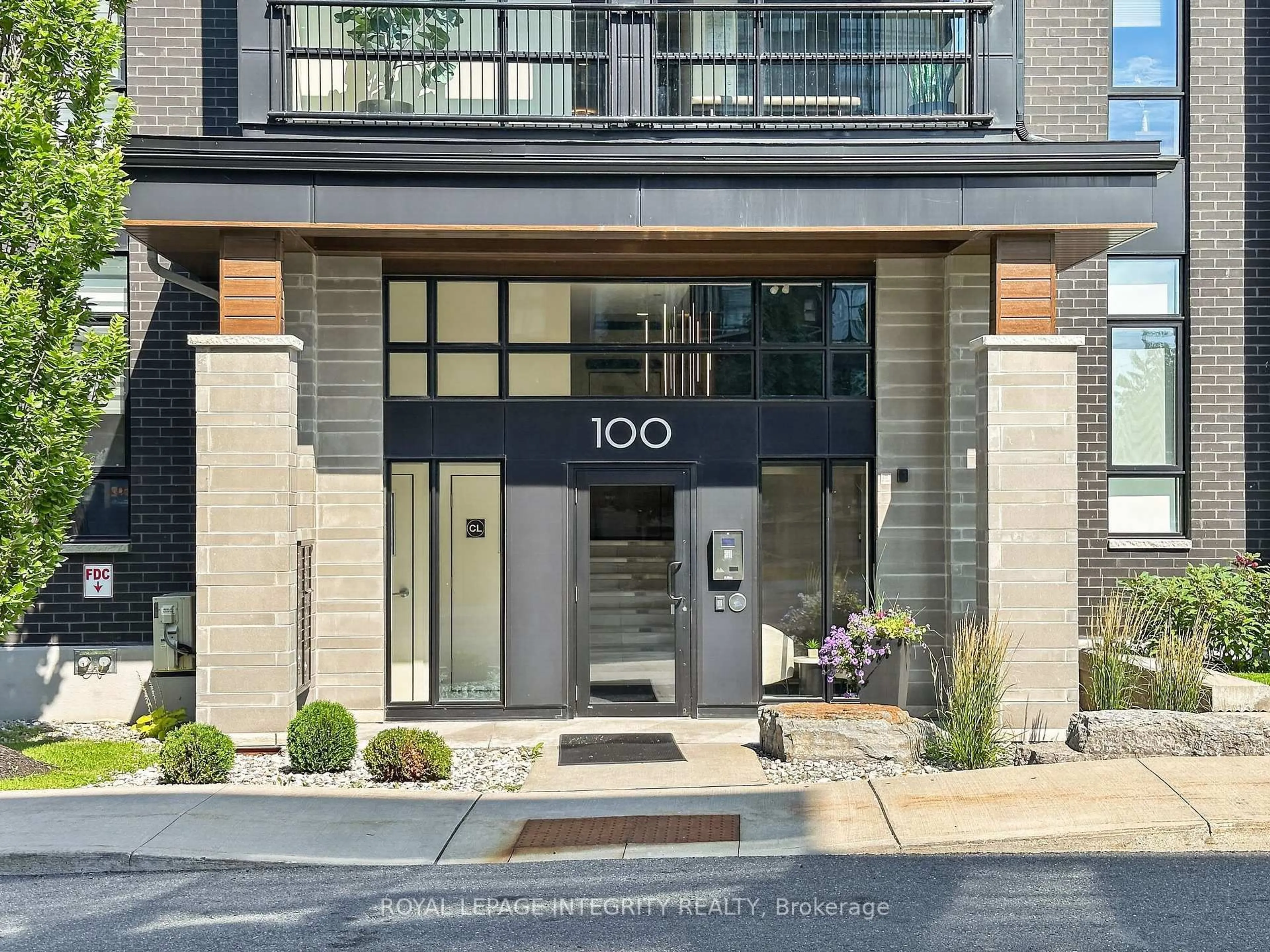 Indoor entryway for 100 Cortile Private #303, Ottawa Ontario K1V 2S8