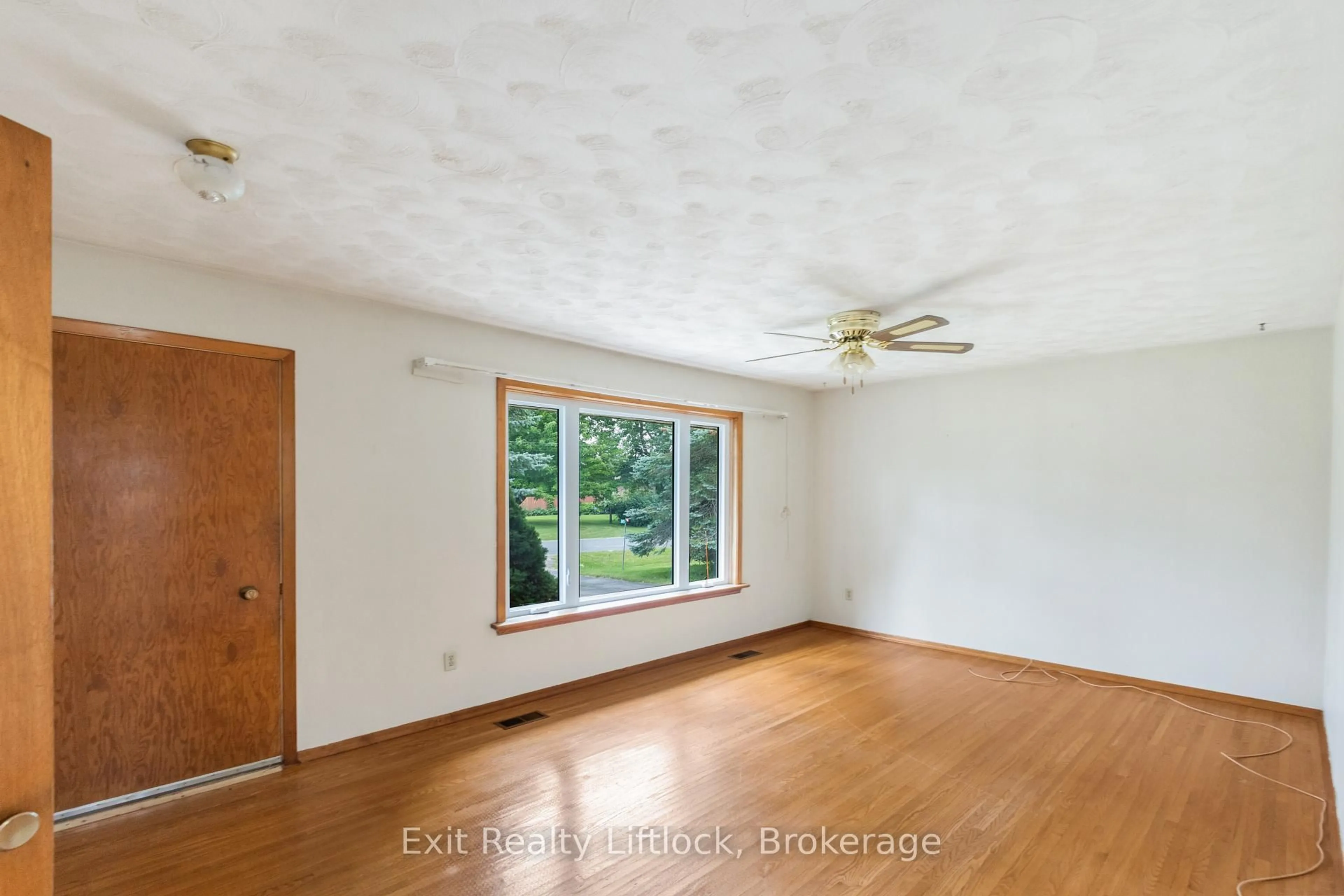 A pic of a room for 745 Baltic Dr, Selwyn Ontario K9L 1L8