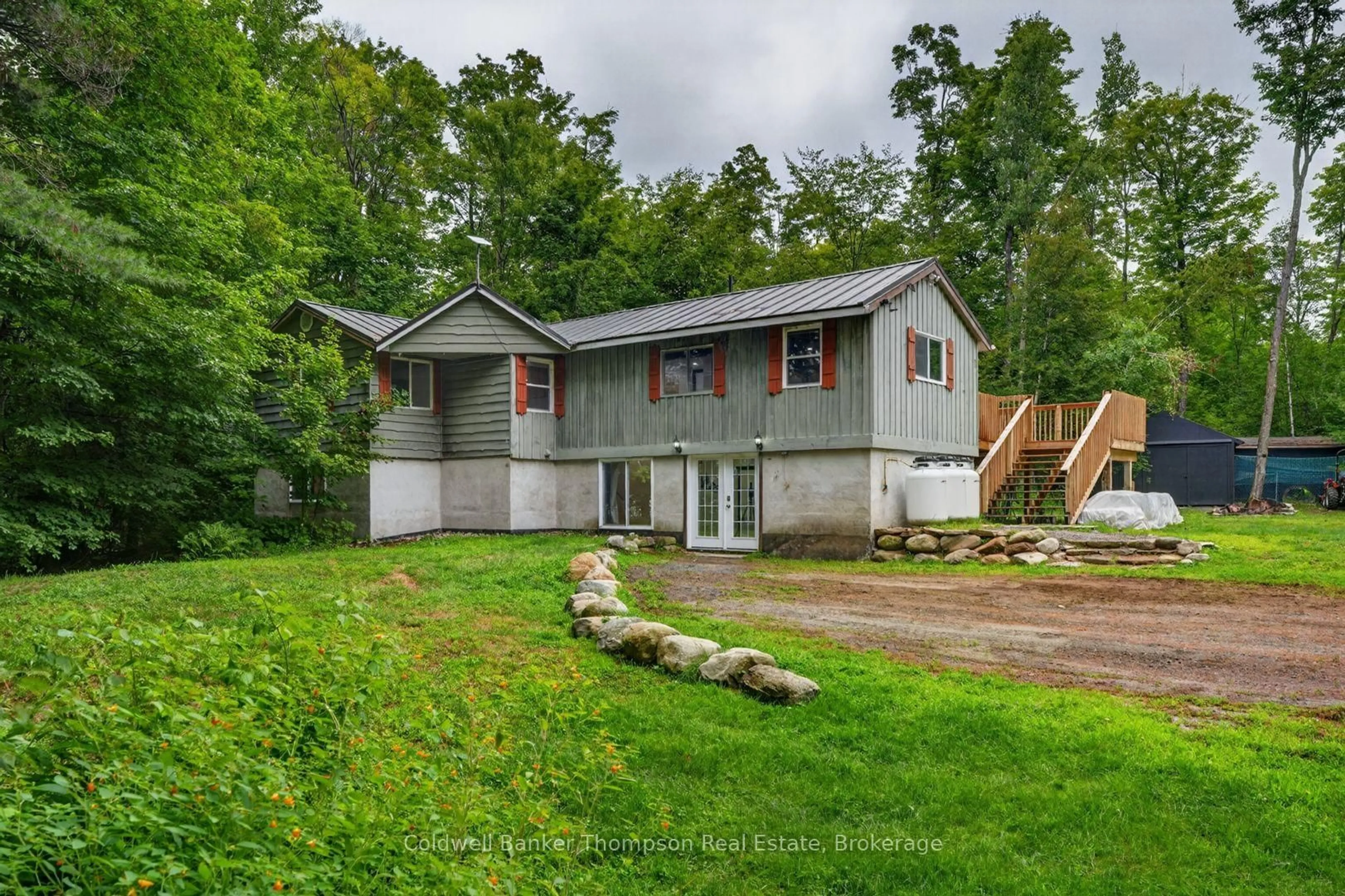 A pic from outside/outdoor area/front of a property/back of a property/a pic from drone, unknown for 1018 Ashley Lane, Bracebridge Ontario P1L 1X1