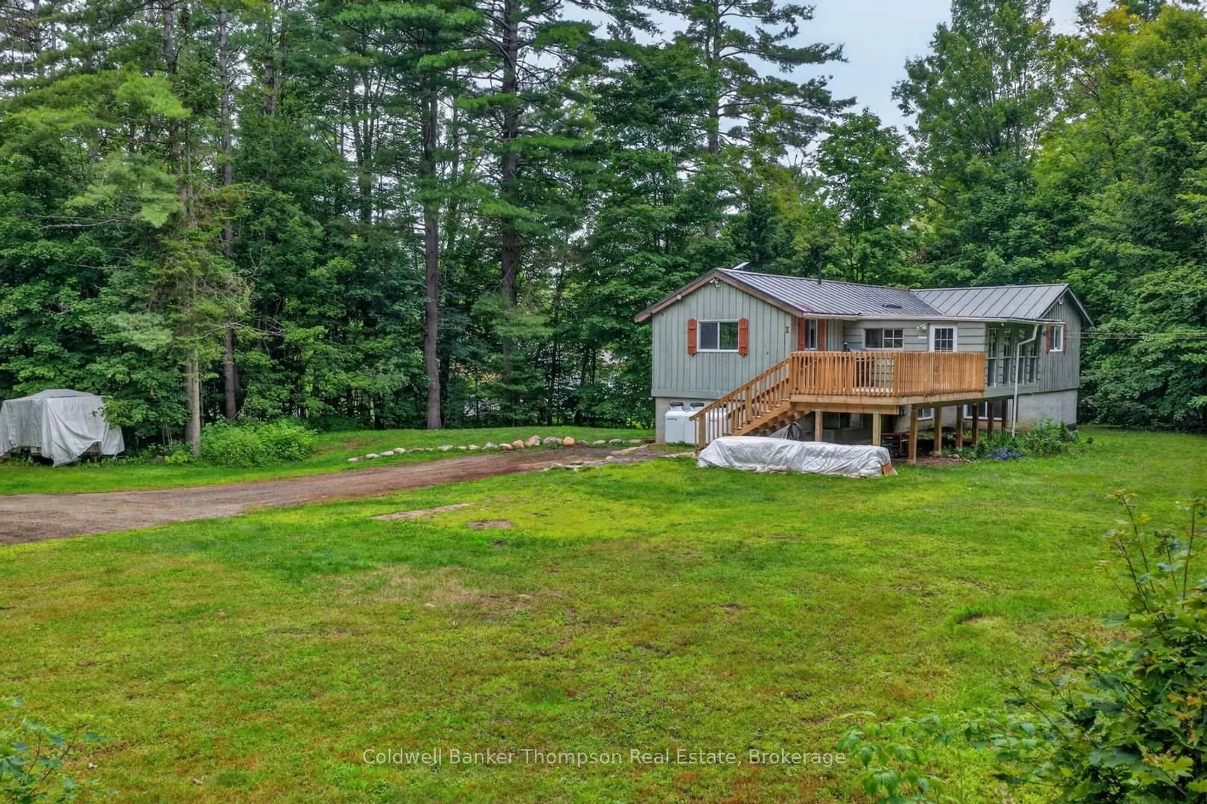 A pic from outside/outdoor area/front of a property/back of a property/a pic from drone, unknown for 1018 Ashley Lane, Bracebridge Ontario P1L 1X1