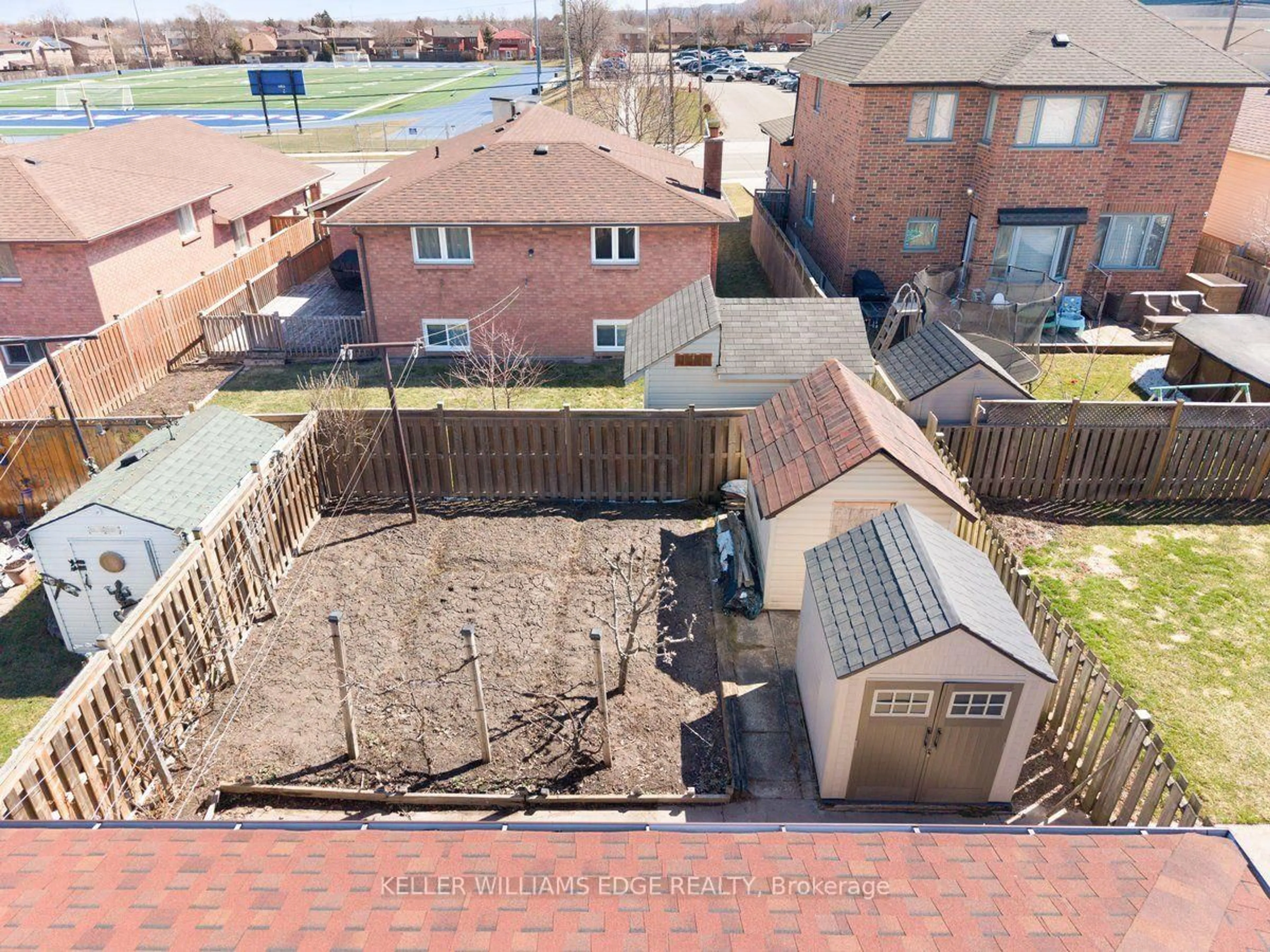 A pic from outside/outdoor area/front of a property/back of a property/a pic from drone, unknown for 45 Juniper Dr, Hamilton Ontario L8E 4C7
