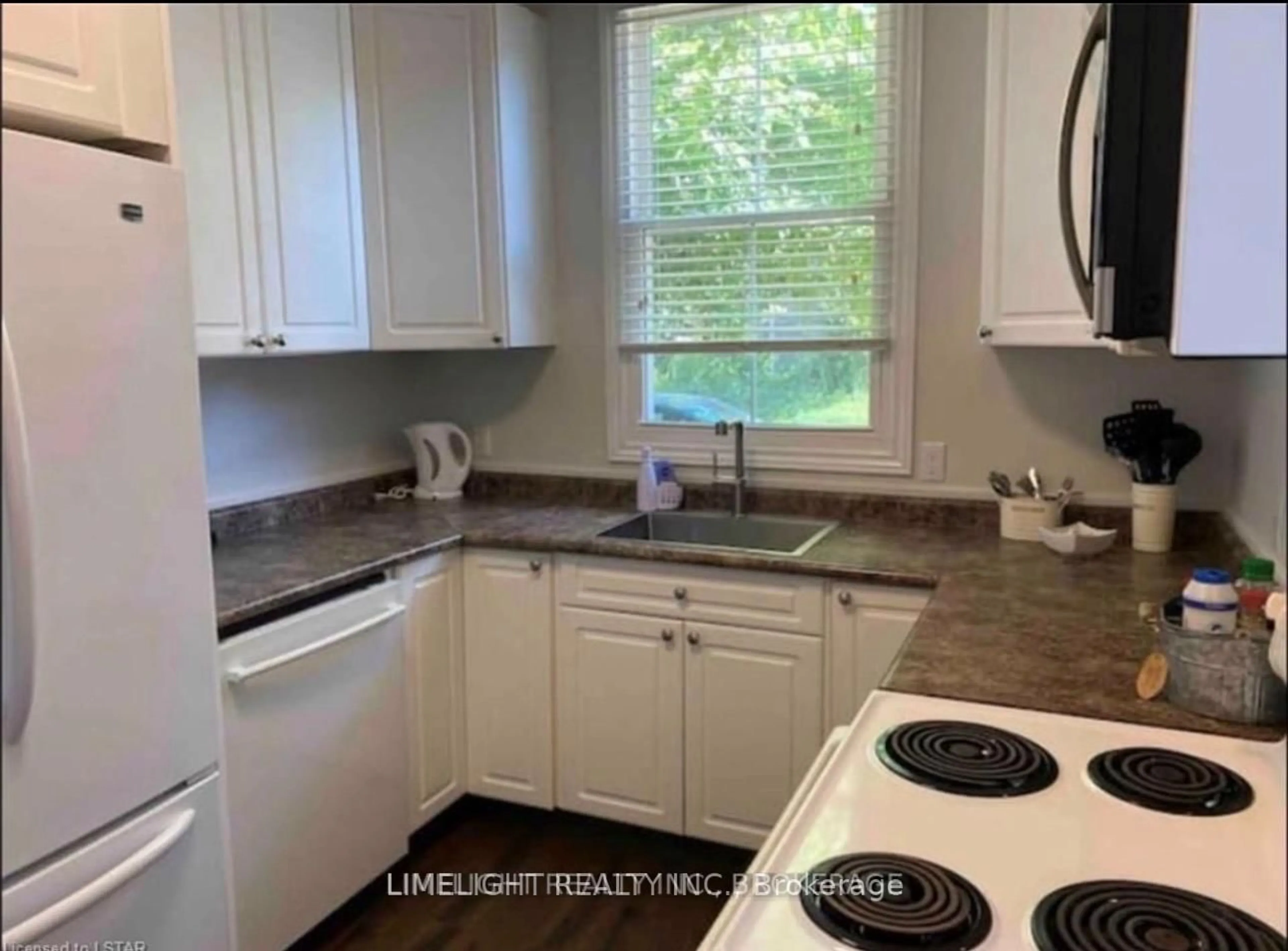 Standard kitchen, unknown for 615 Talbot St, London East Ontario N6A 2T4