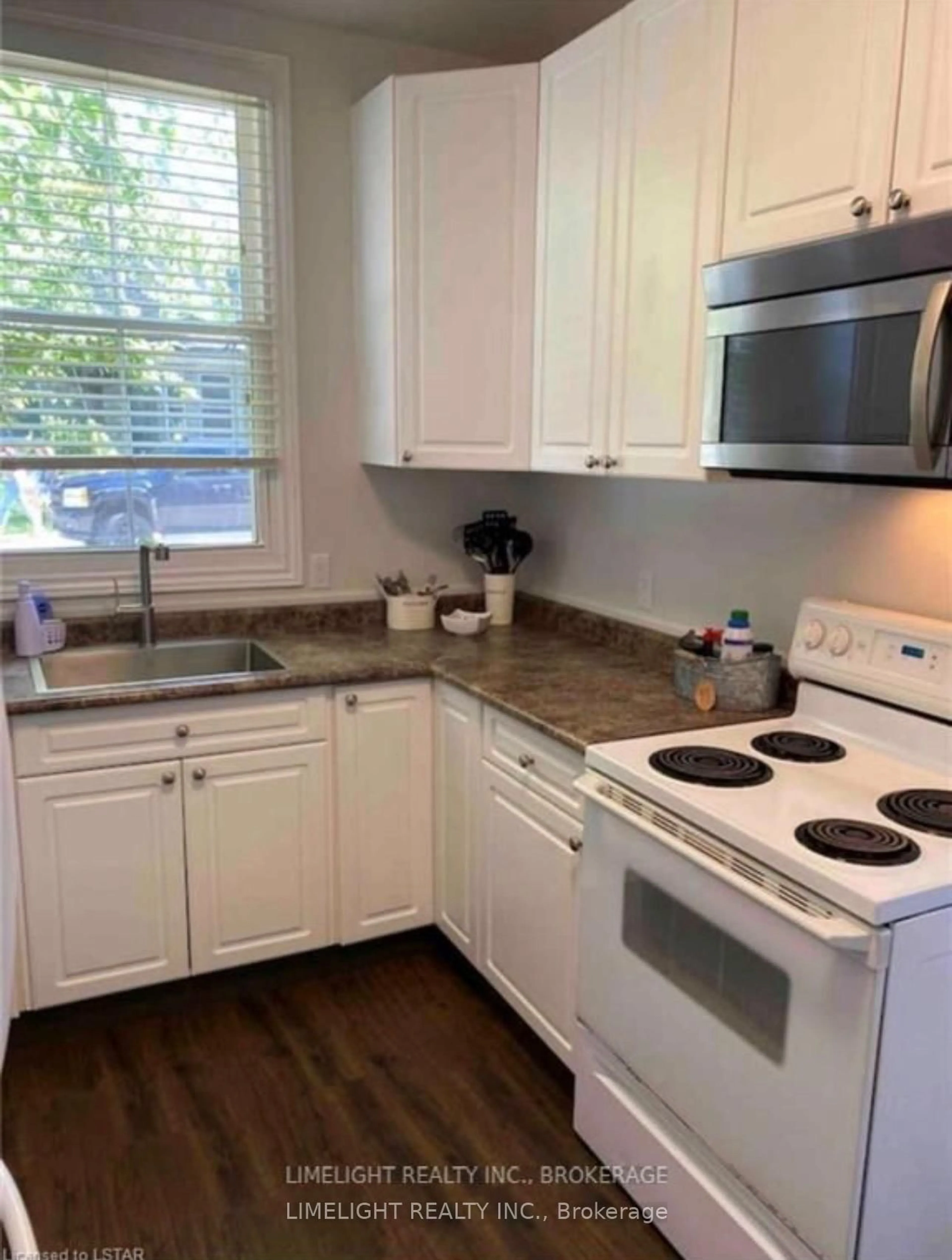 Standard kitchen, unknown for 615 Talbot St, London East Ontario N6A 2T4