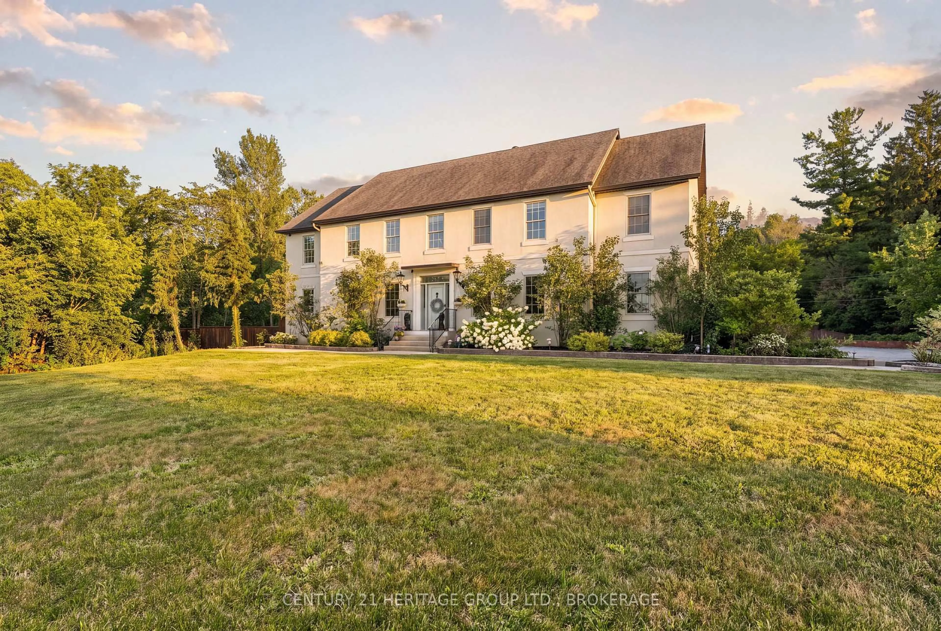 A pic from outside/outdoor area/front of a property/back of a property/a pic from drone, building for 509 Maple Lawn Dr, Kingston Ontario K0H 1S0