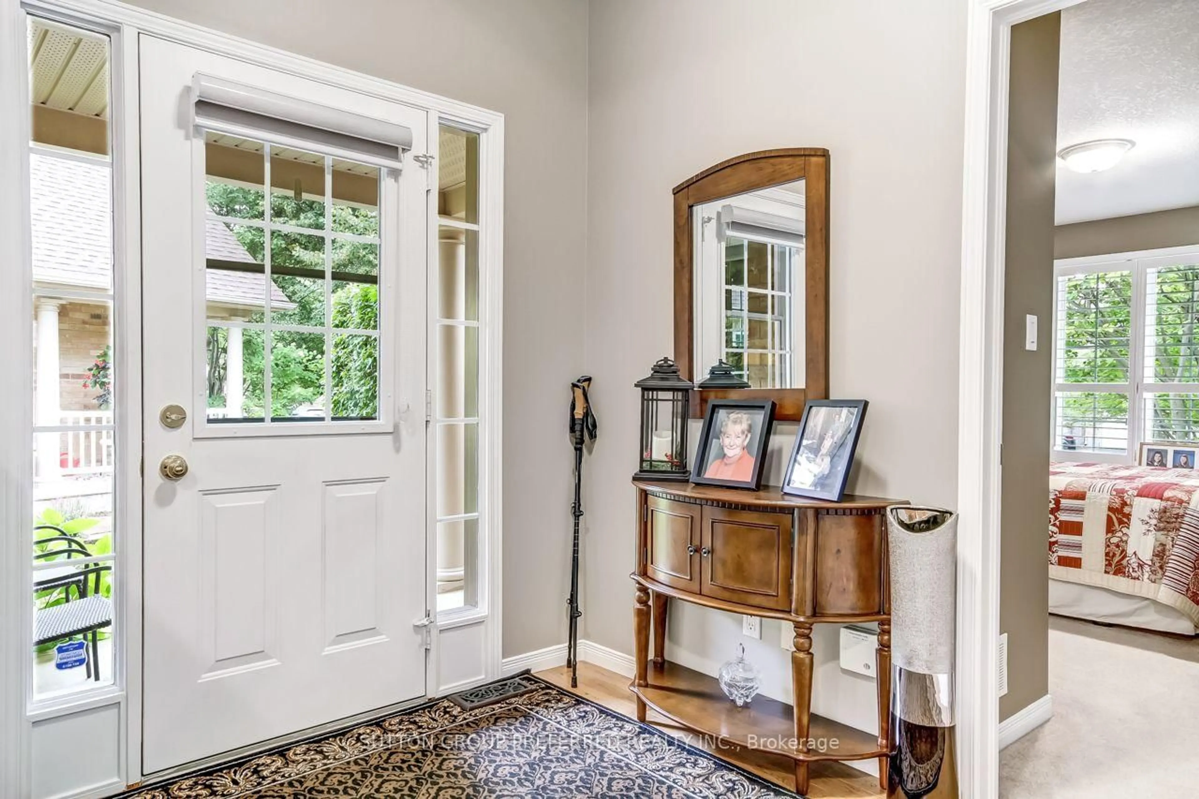 Indoor entryway for 857 Silversmith St, London North Ontario N6H 5T4