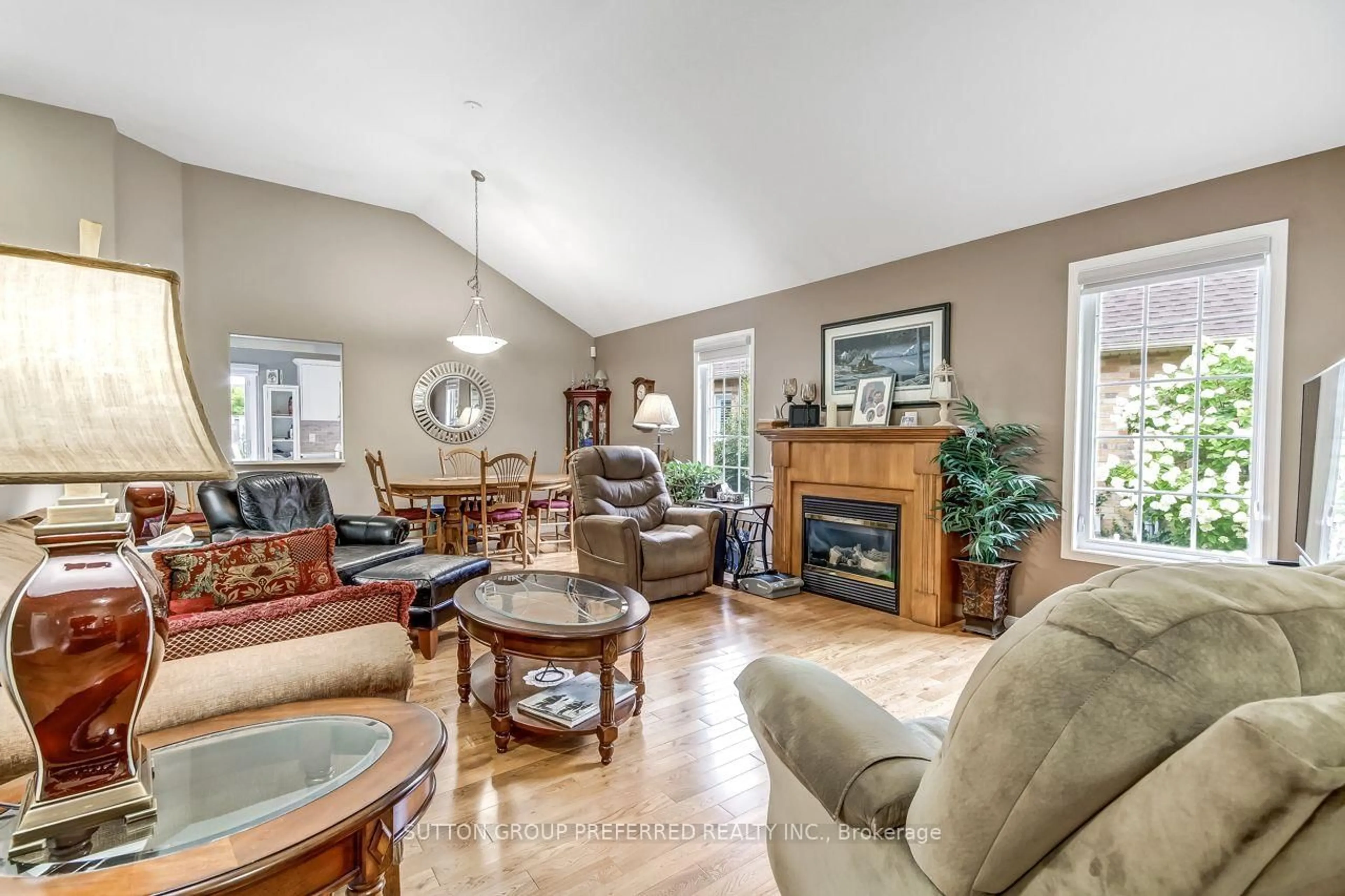 Living room with furniture, unknown for 857 Silversmith St, London North Ontario N6H 5T4