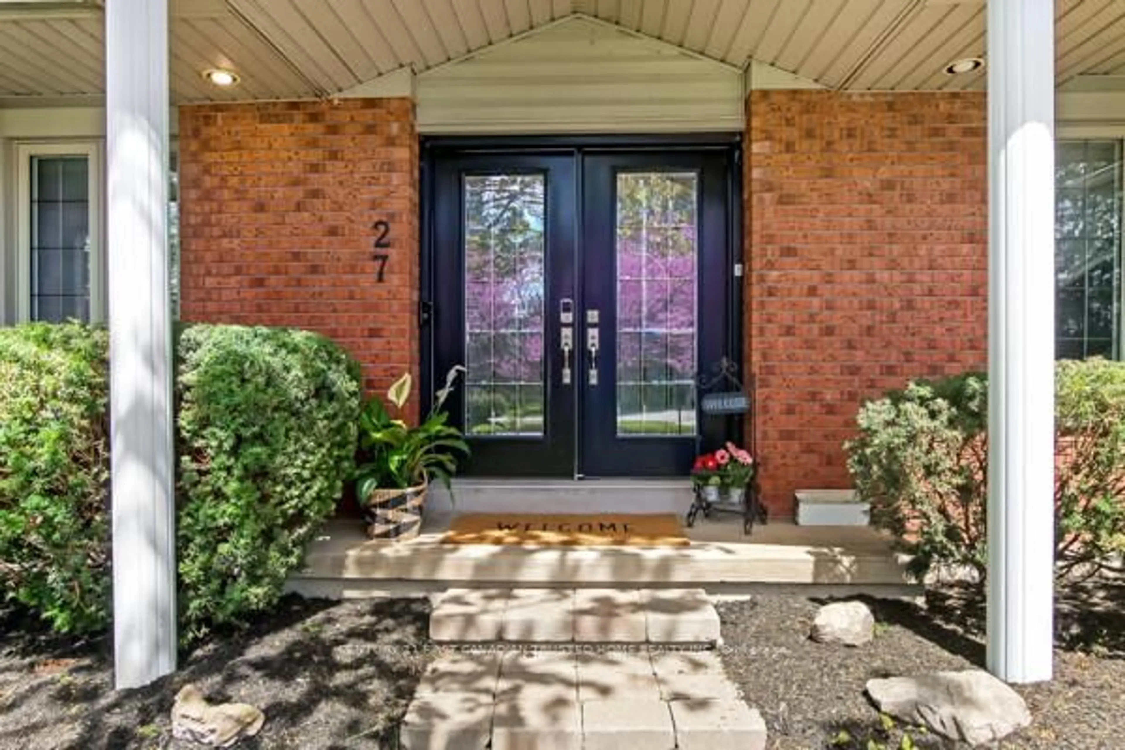 Indoor entryway for 27 Croydon Dr, Middlesex Centre Ontario N0M 1C0