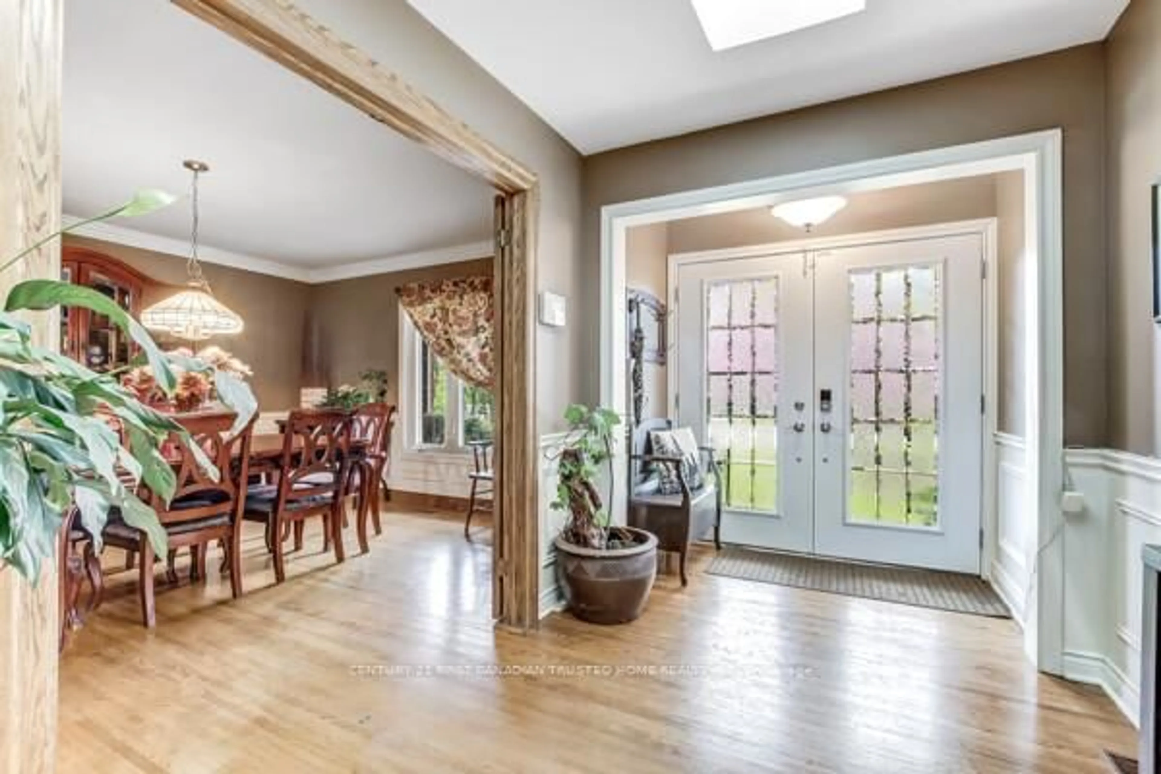 Indoor entryway for 27 Croydon Dr, Middlesex Centre Ontario N0M 1C0