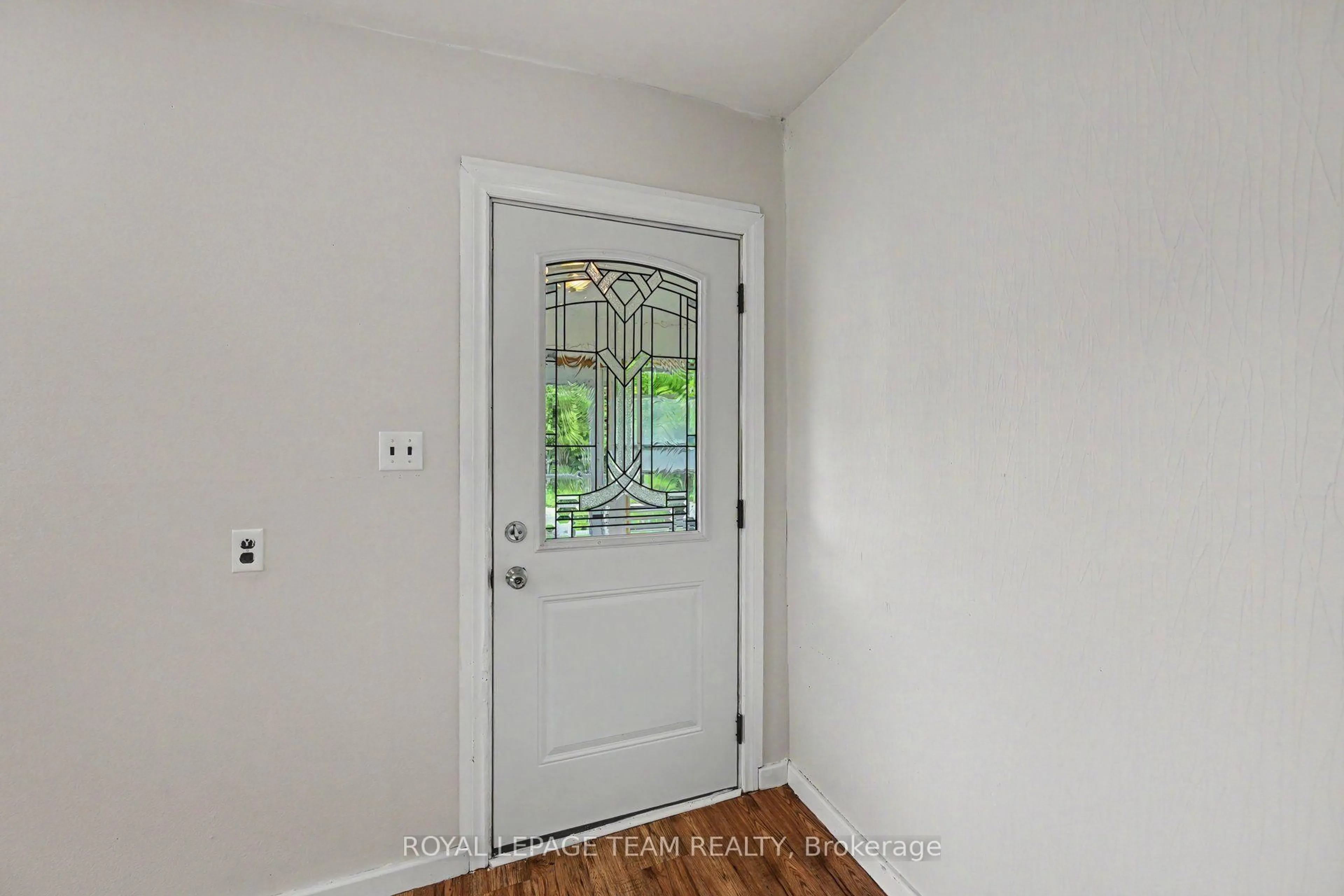 Indoor entryway for 10526 Van Allen Rd, North Dundas Ontario K0E 1S0