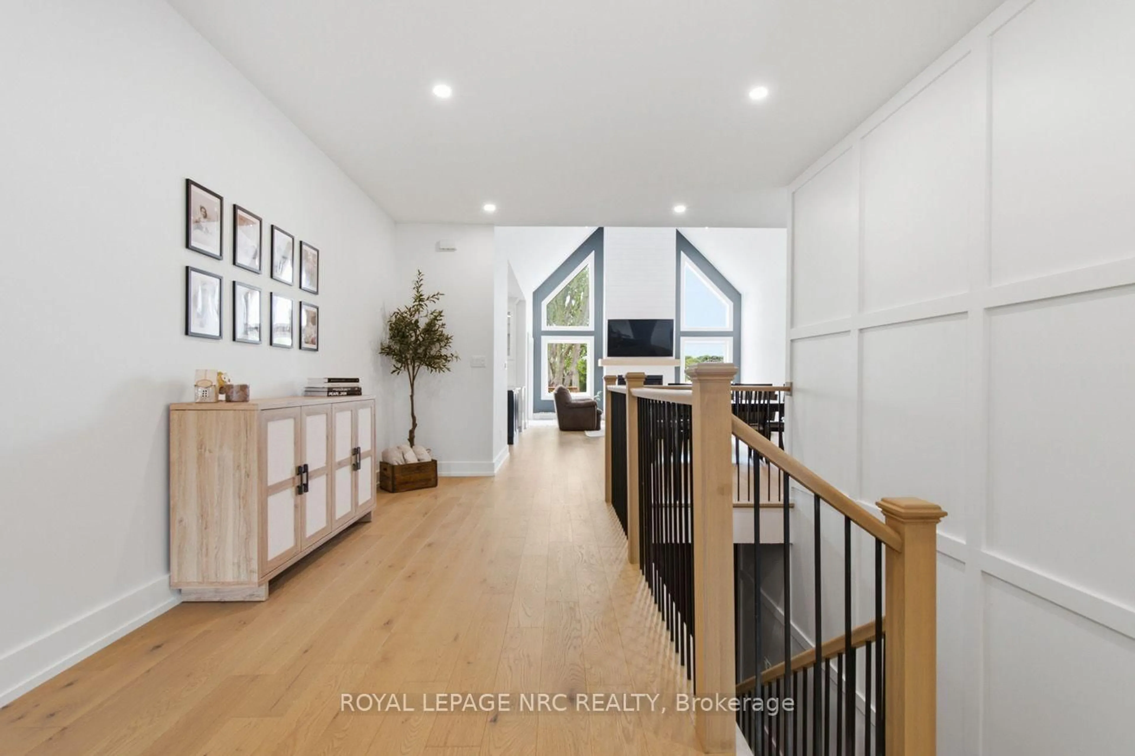 Indoor entryway for 701 Buffalo Rd, Fort Erie Ontario L2A 5G7