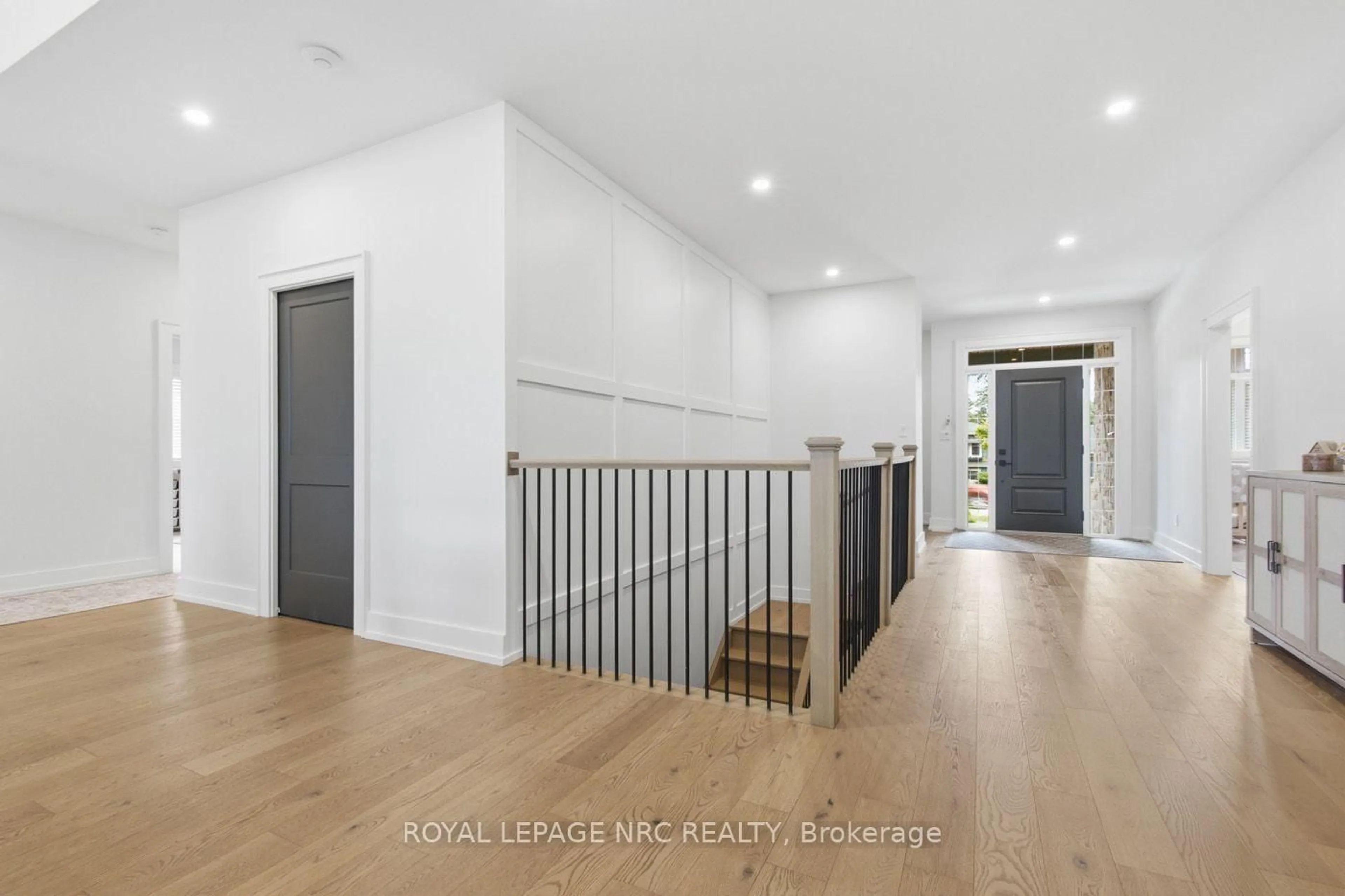 Indoor entryway for 701 Buffalo Rd, Fort Erie Ontario L2A 5G7