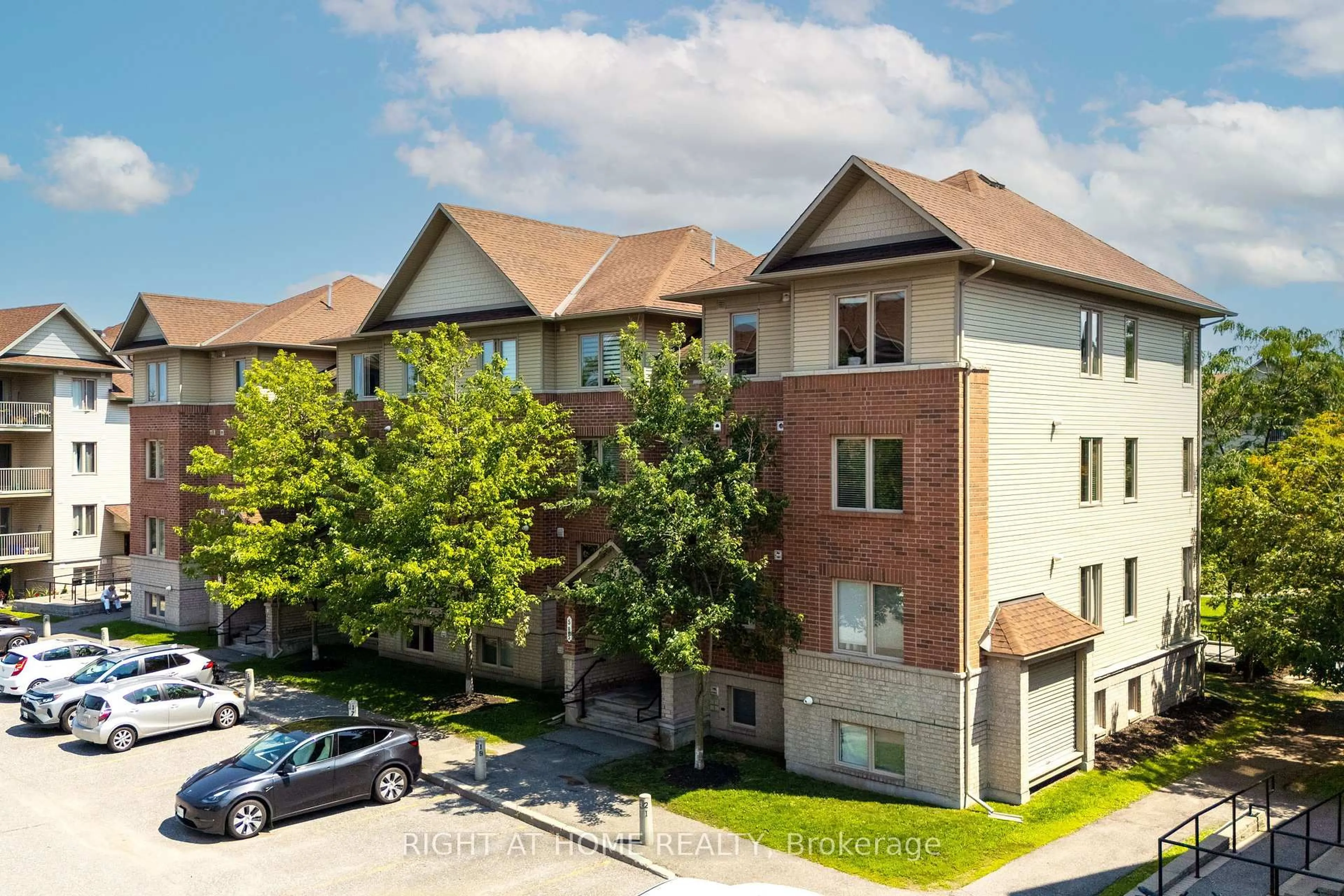 A pic from outside/outdoor area/front of a property/back of a property/a pic from drone, building for 585 Stonefield Private #8, Ottawa Ontario K2G 4R4