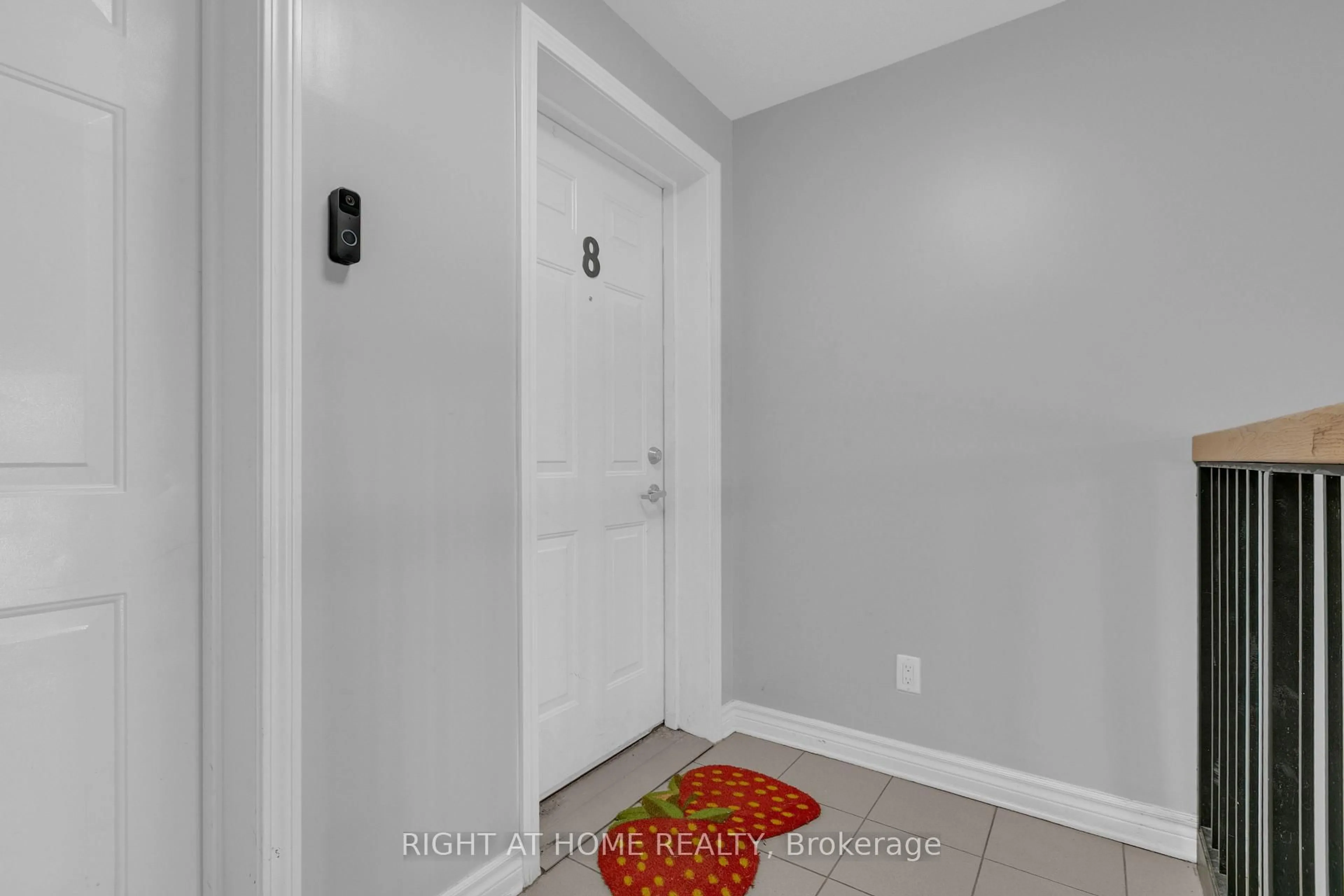 Indoor entryway for 585 Stonefield Private #8, Ottawa Ontario K2G 4R4