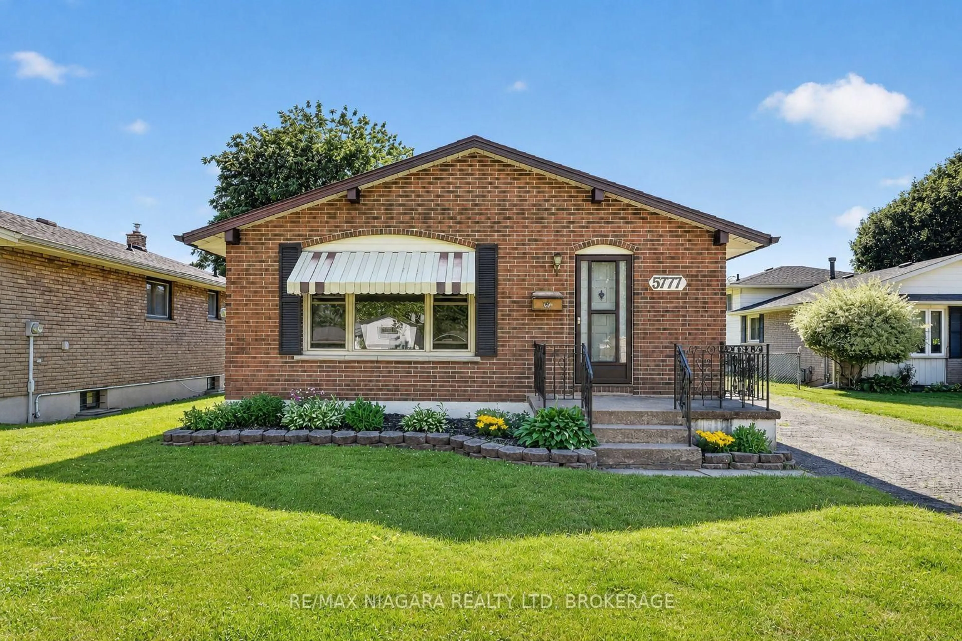 Home with brick exterior material, street for 5777 Sunnylea Cres, Niagara Falls Ontario L2G 2S1
