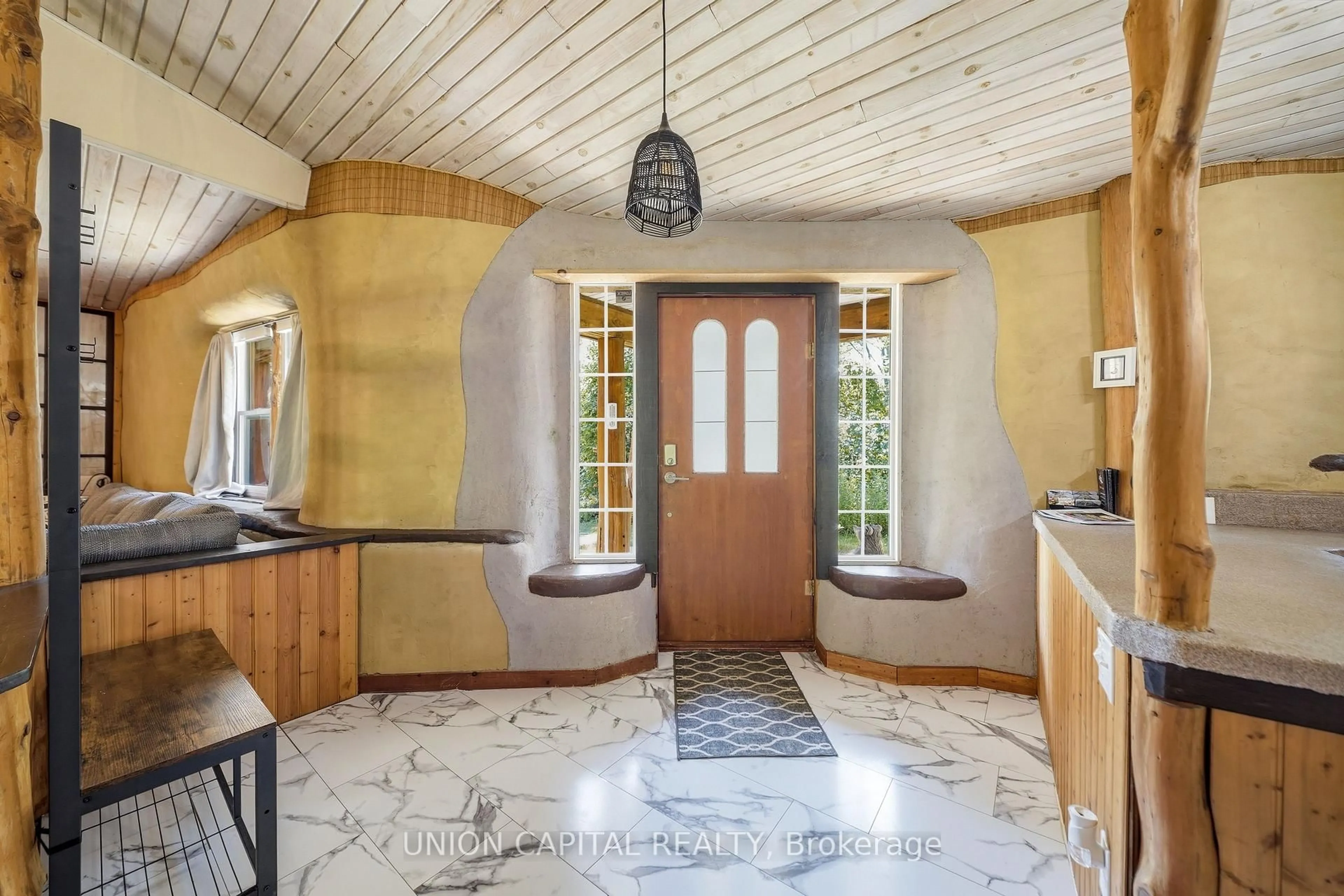 Indoor foyer for 755 Scotch Settlement Rd, Madoc Ontario K0K 2K0