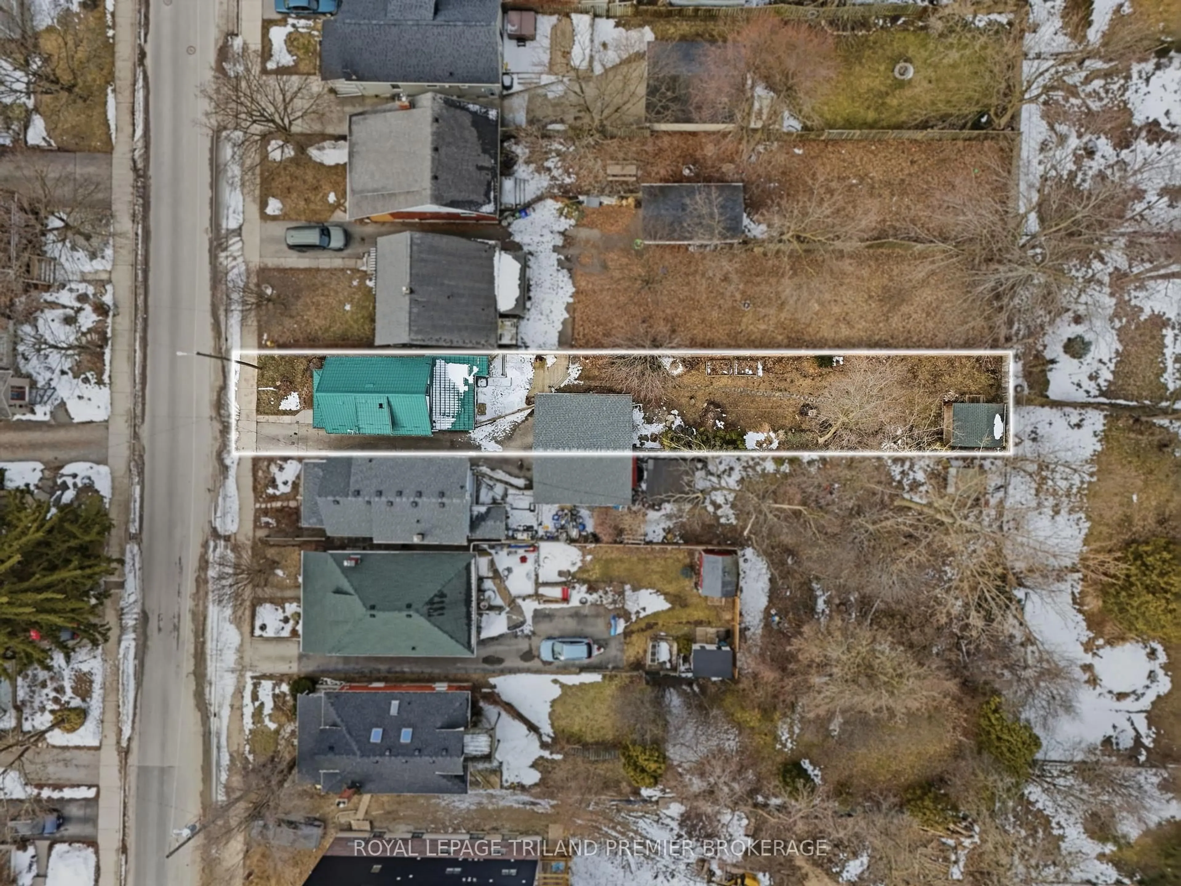 A pic from outside/outdoor area/front of a property/back of a property/a pic from drone, street for 98 BRISCOE St, London South Ontario N6C 1X2