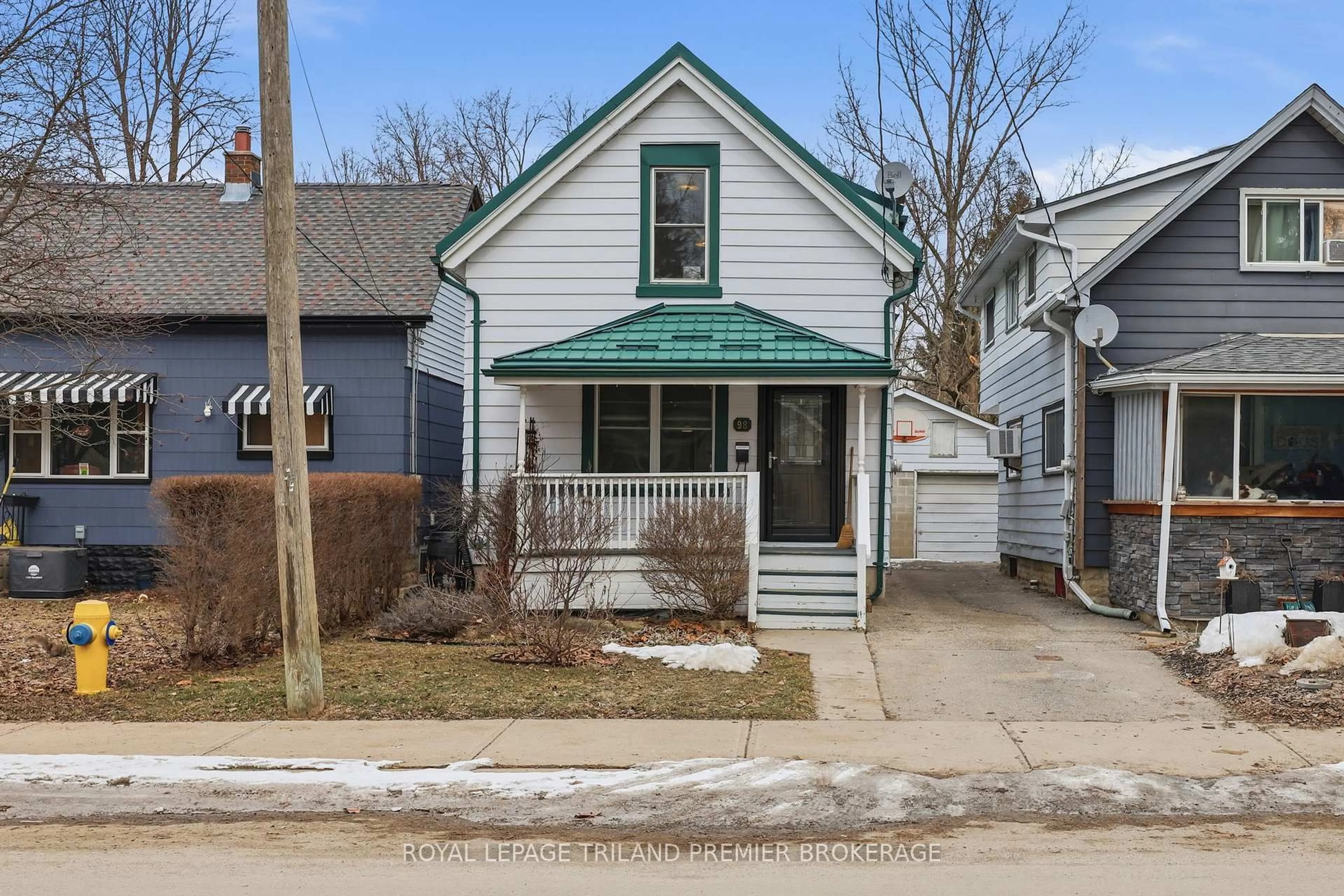 Home with vinyl exterior material, street for 98 BRISCOE St, London South Ontario N6C 1X2