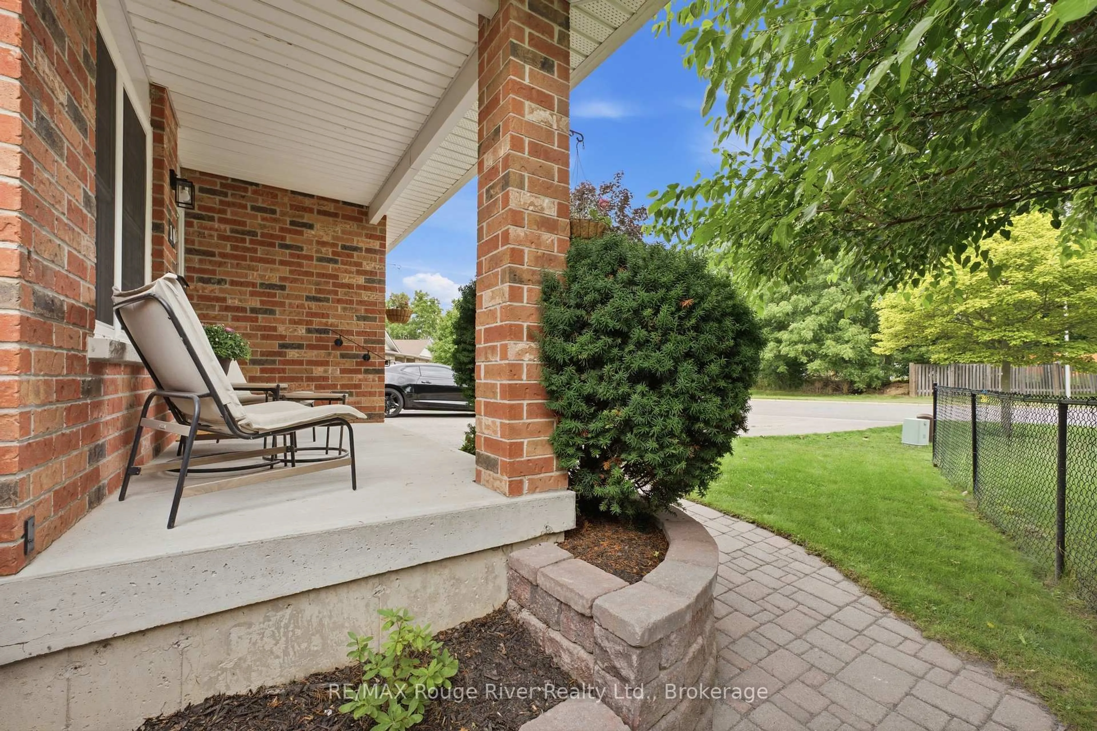 Patio, street for 10 Talbot Dr, Port Hope Ontario L1A 4L2