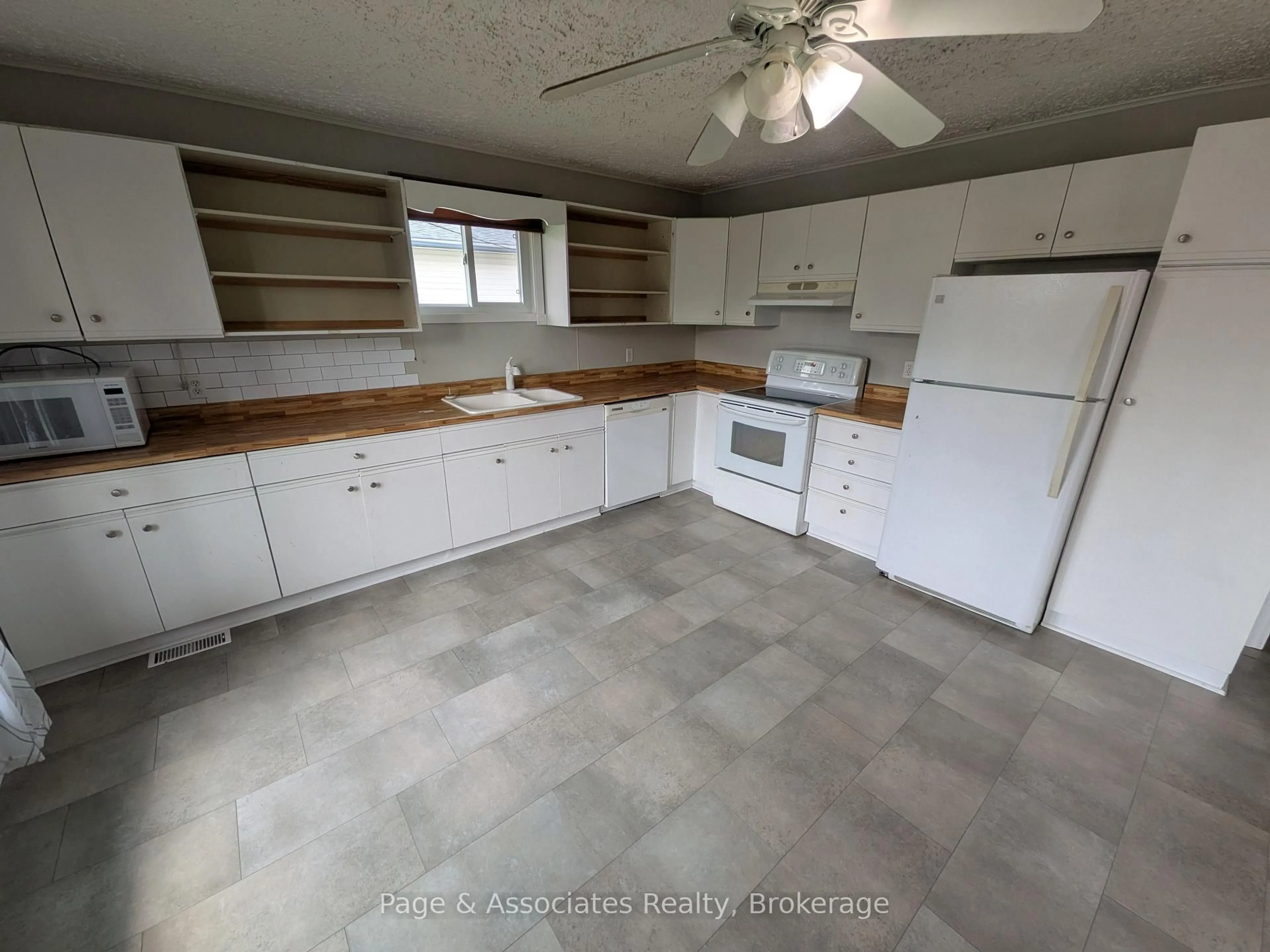 Standard kitchen, unknown for 198 Montreal St, West Nipissing Ontario P2B 3H5
