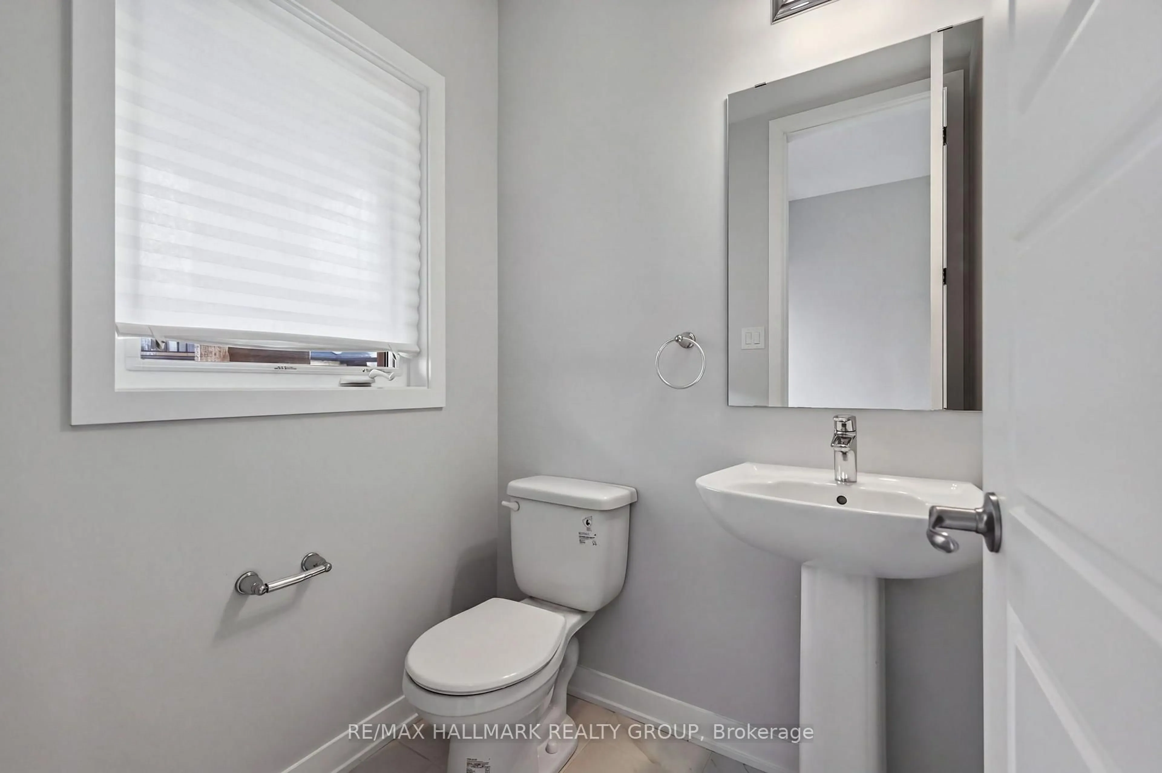Standard bathroom, unknown for 717 Fenwick Way, Ottawa Ontario K2J 7E2