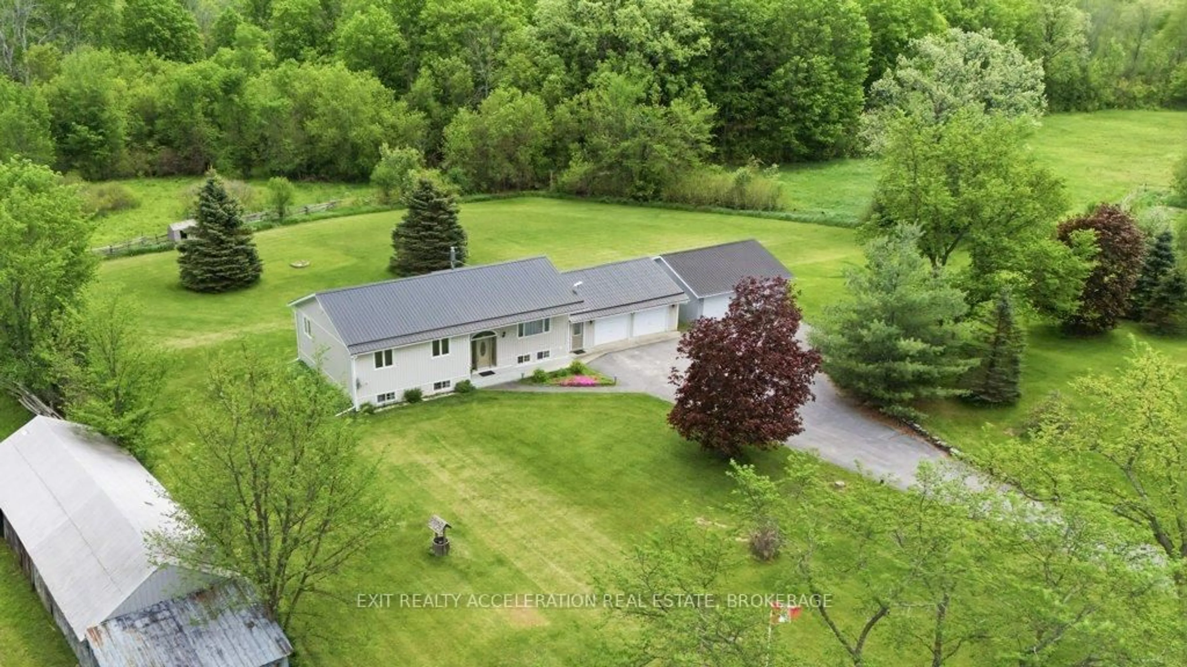 A pic from outside/outdoor area/front of a property/back of a property/a pic from drone, unknown for 1225 Shibagua Rd, Tamworth Ontario K0K 3G0