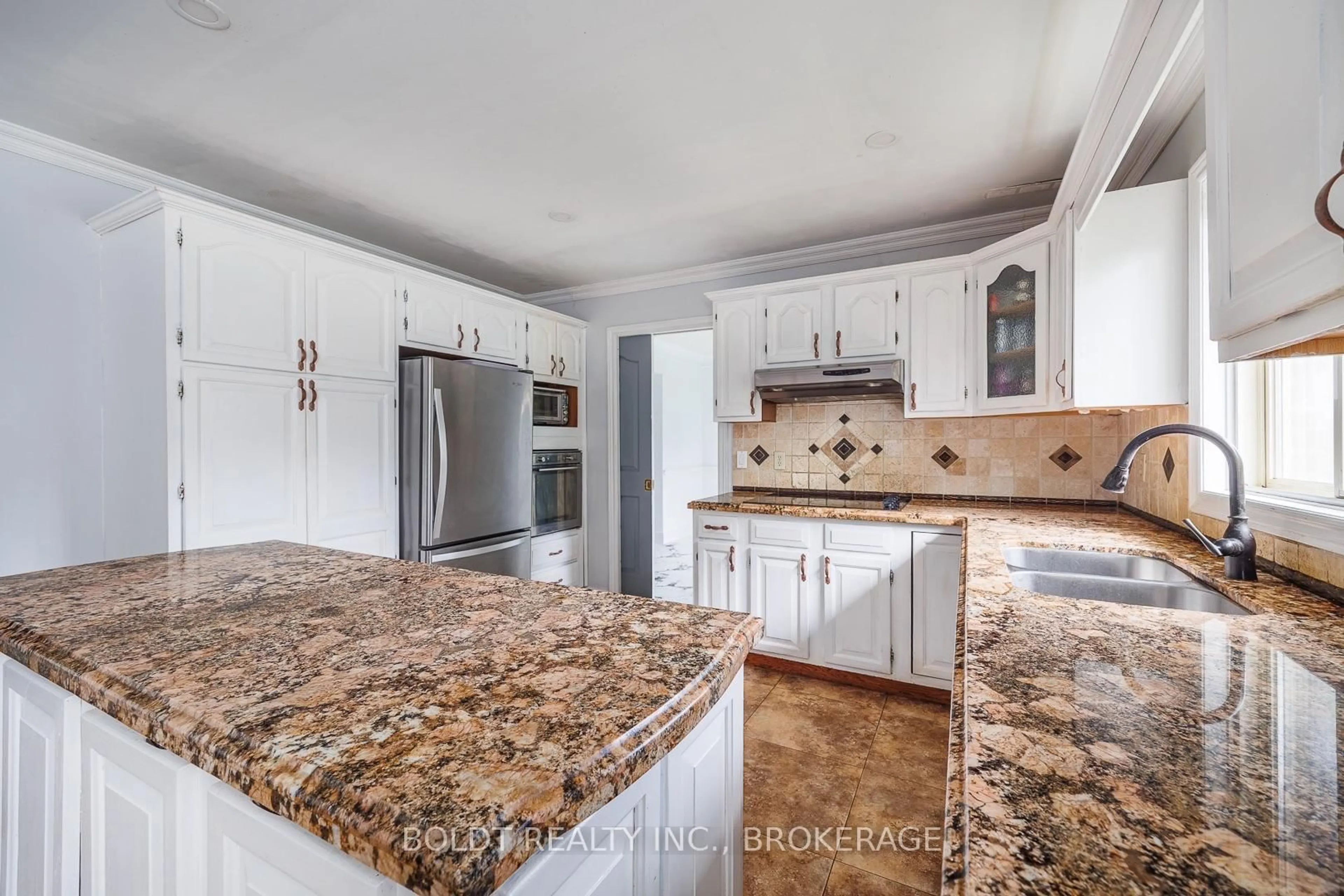 Open concept kitchen, ceramic/tile floor for 259 FARR St, Pelham Ontario L0S 1C0