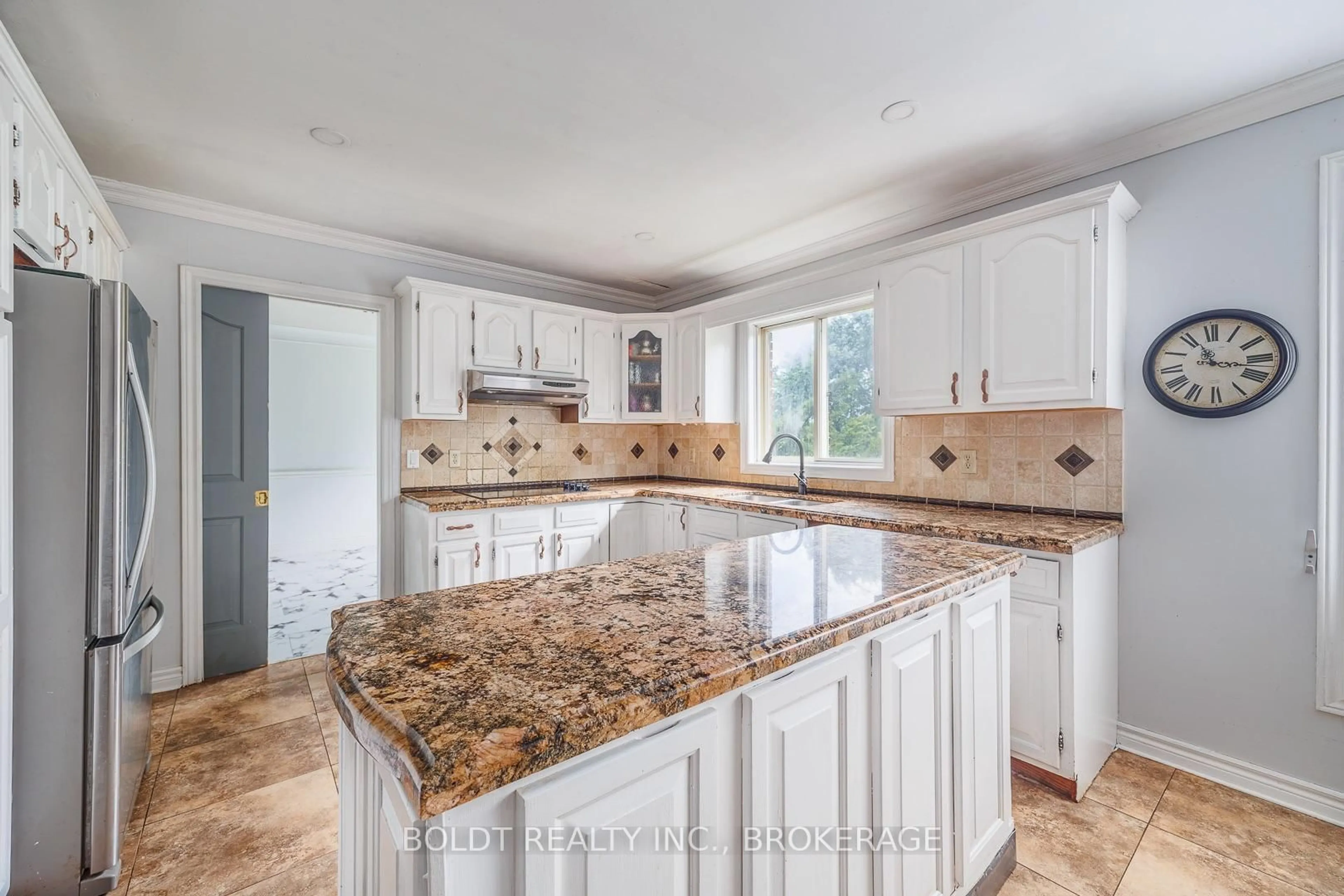 Open concept kitchen, ceramic/tile floor for 259 FARR St, Pelham Ontario L0S 1C0