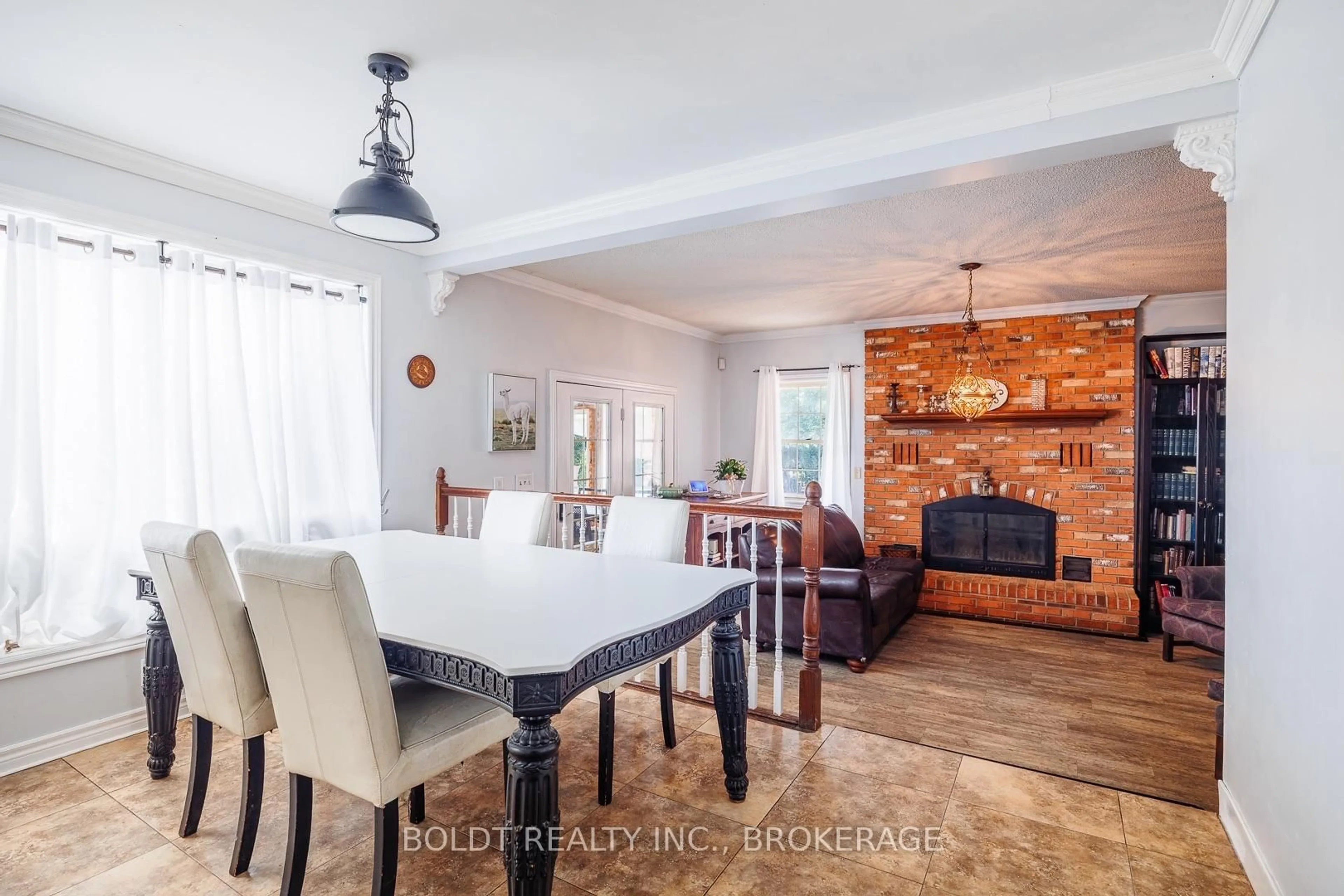 Dining room, wood/laminate floor for 259 FARR St, Pelham Ontario L0S 1C0