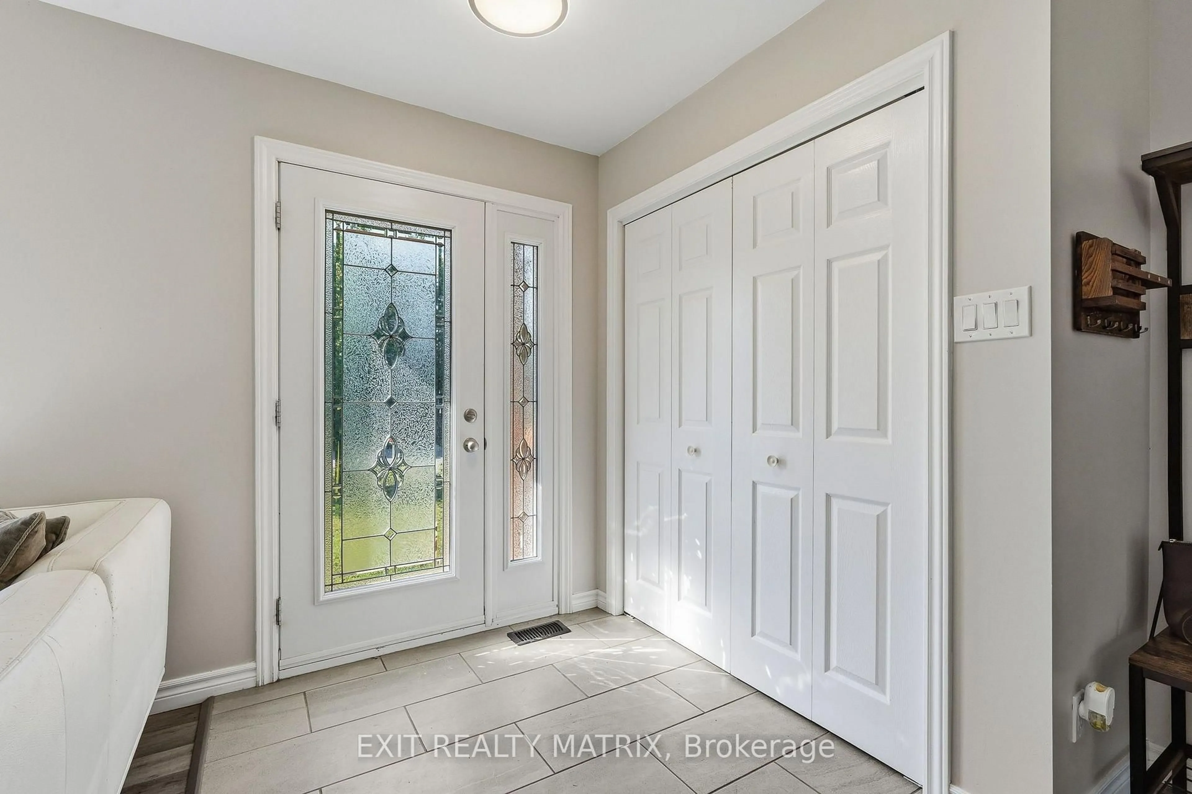 Indoor entryway for 2355 Concession 7 Rd, Alfred and Plantagenet Ontario K0B 1P0