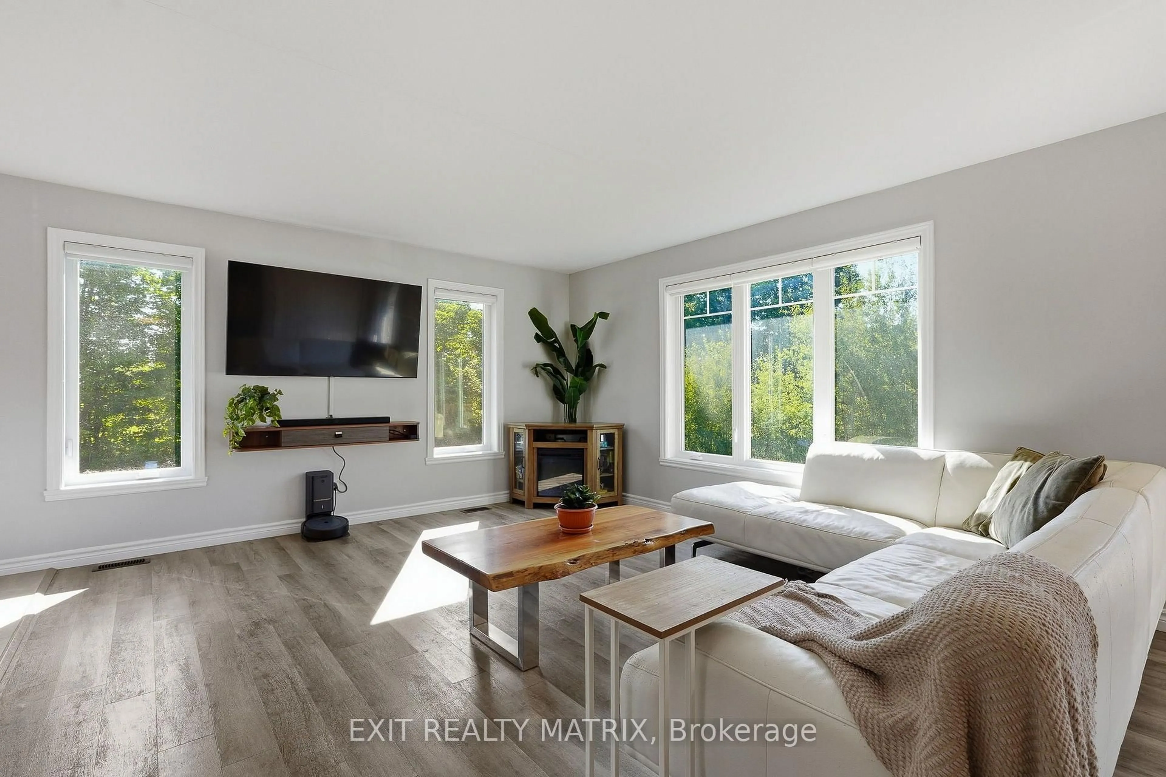 Living room with furniture, unknown for 2355 Concession 7 Rd, Alfred and Plantagenet Ontario K0B 1P0