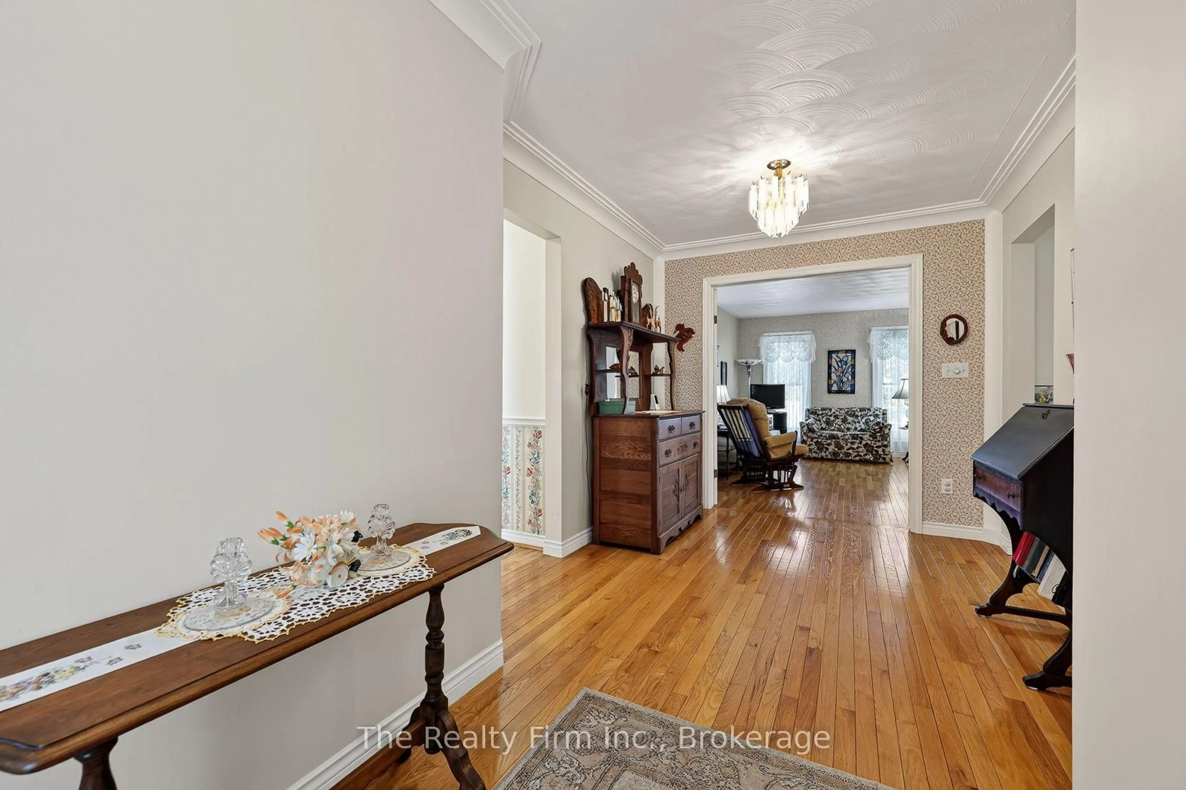 Indoor foyer for 573 Lansdowne Ave, Woodstock Ontario N4T 1R6