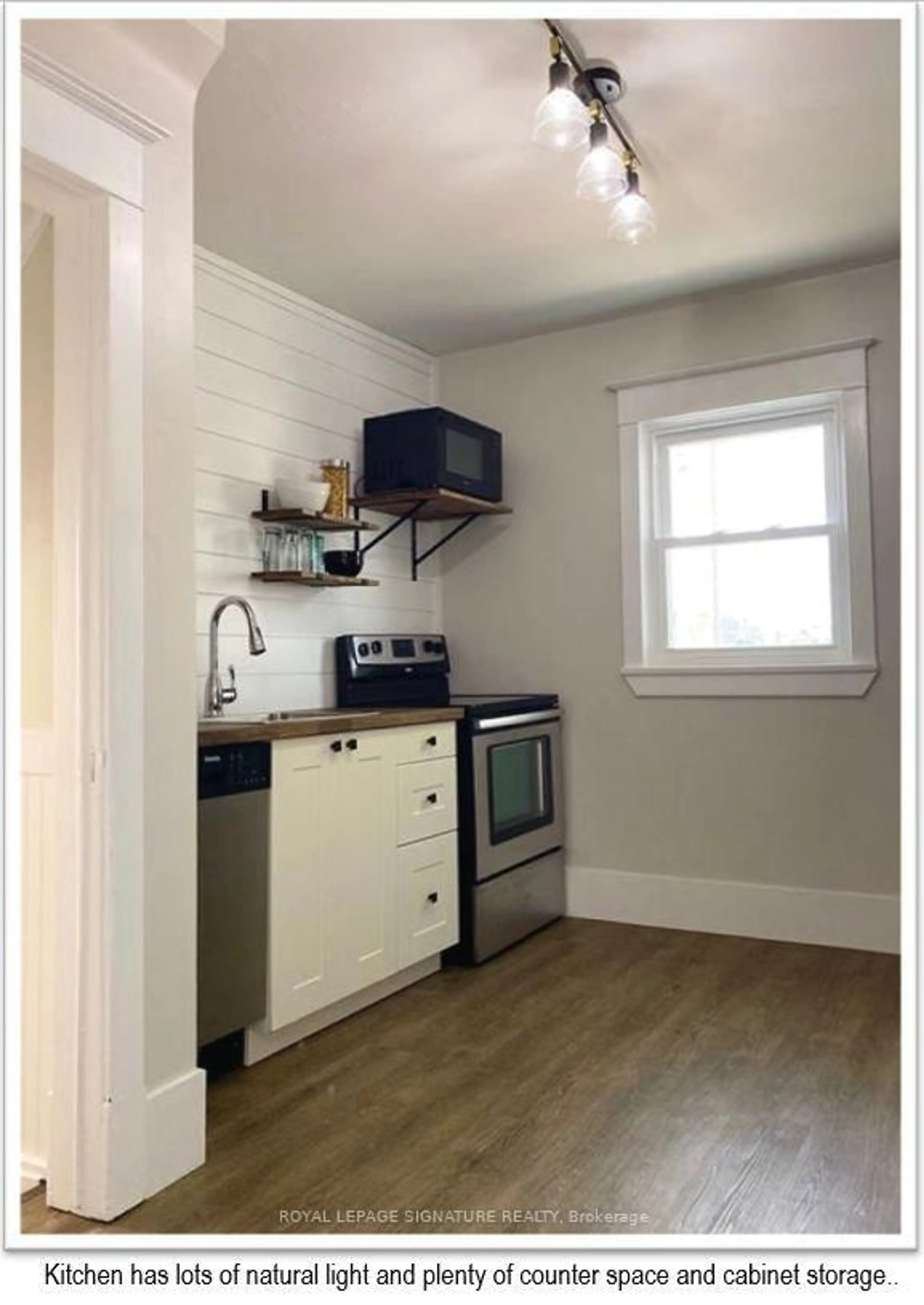 Standard kitchen, unknown for 13 Delaware St, St. Catharines Ontario L5M 5L9